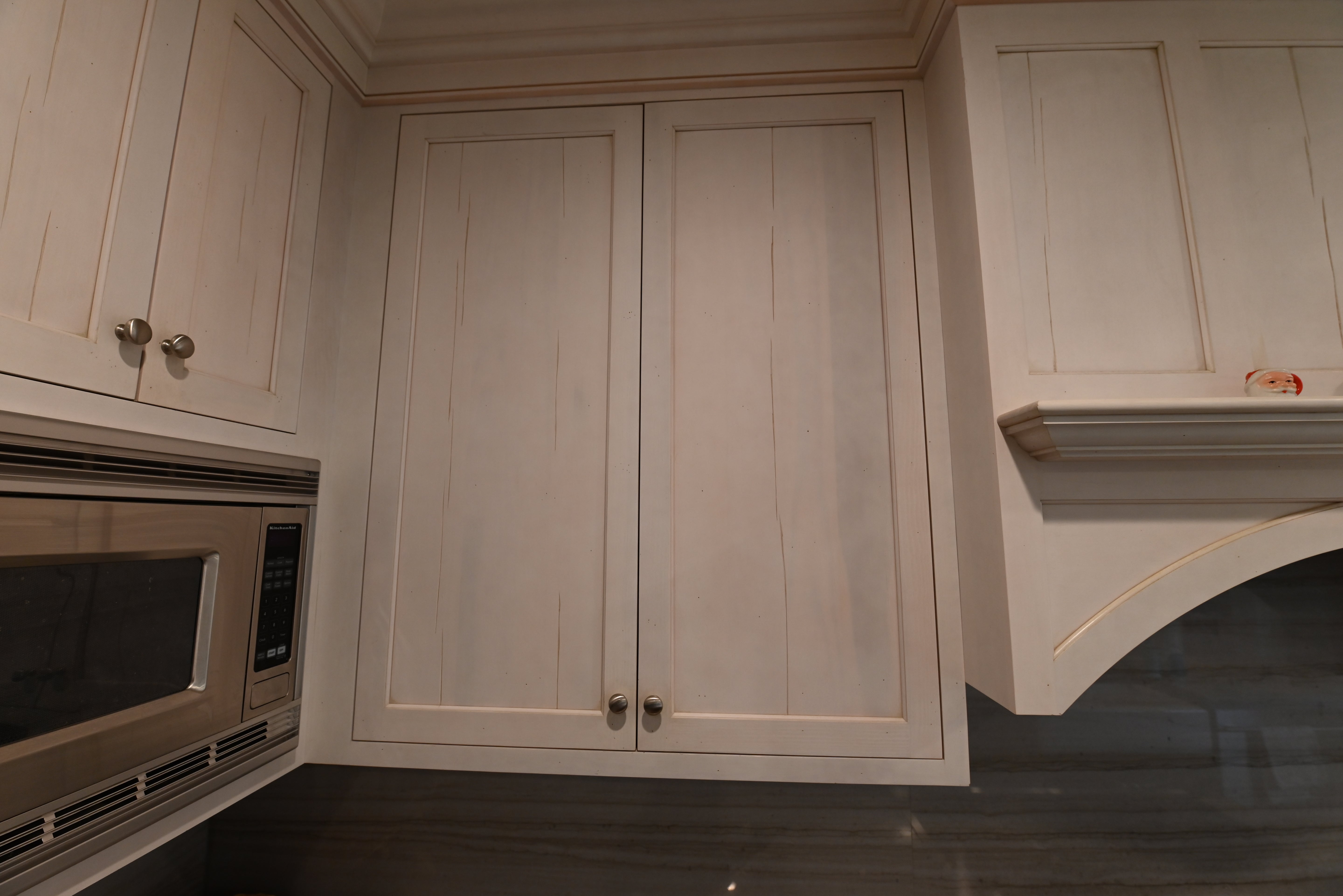 Kountry Kraft Distressed Textured White Traditional Pre-Owned Kitchen