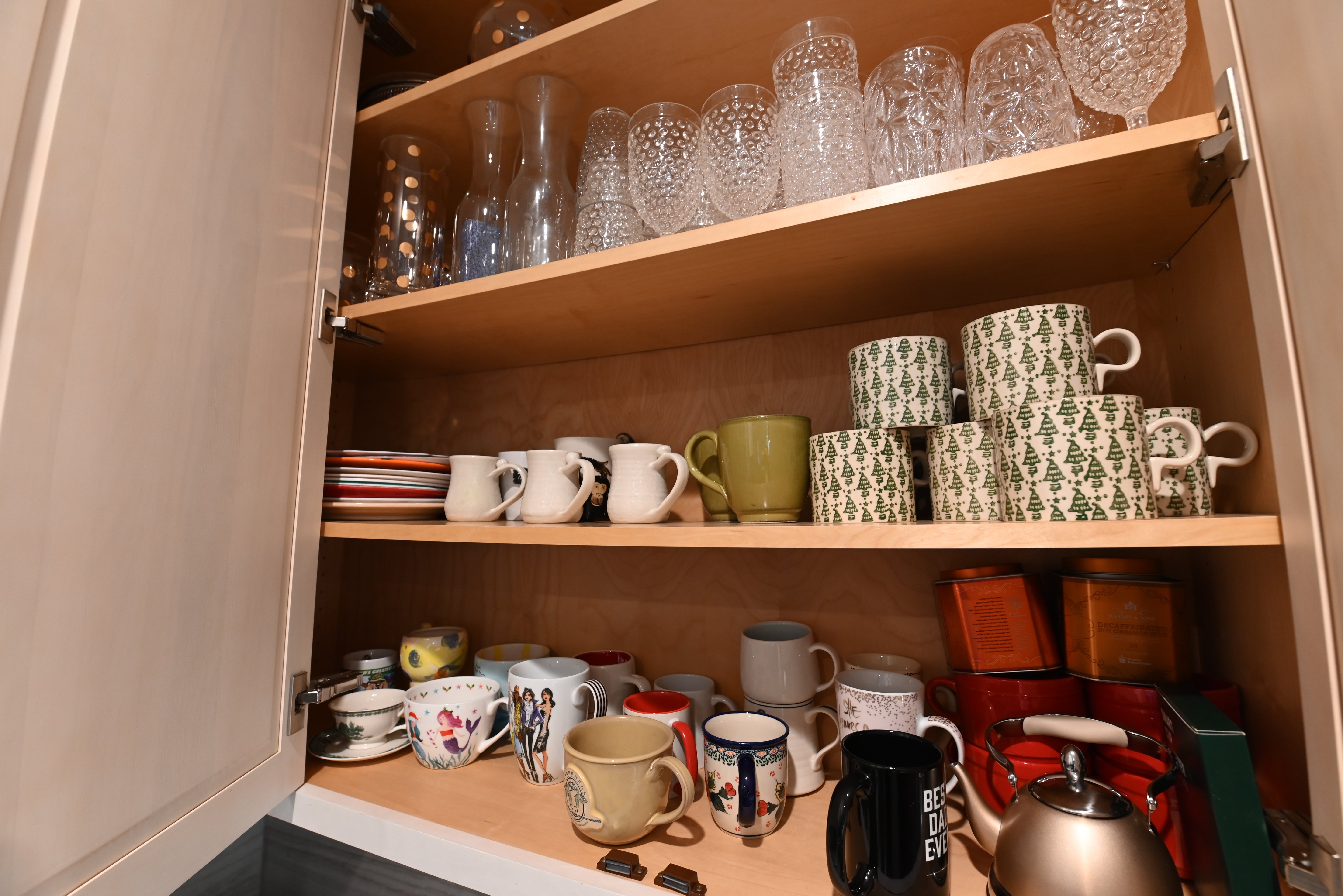 Kountry Kraft Distressed Textured White Traditional Pre-Owned Kitchen