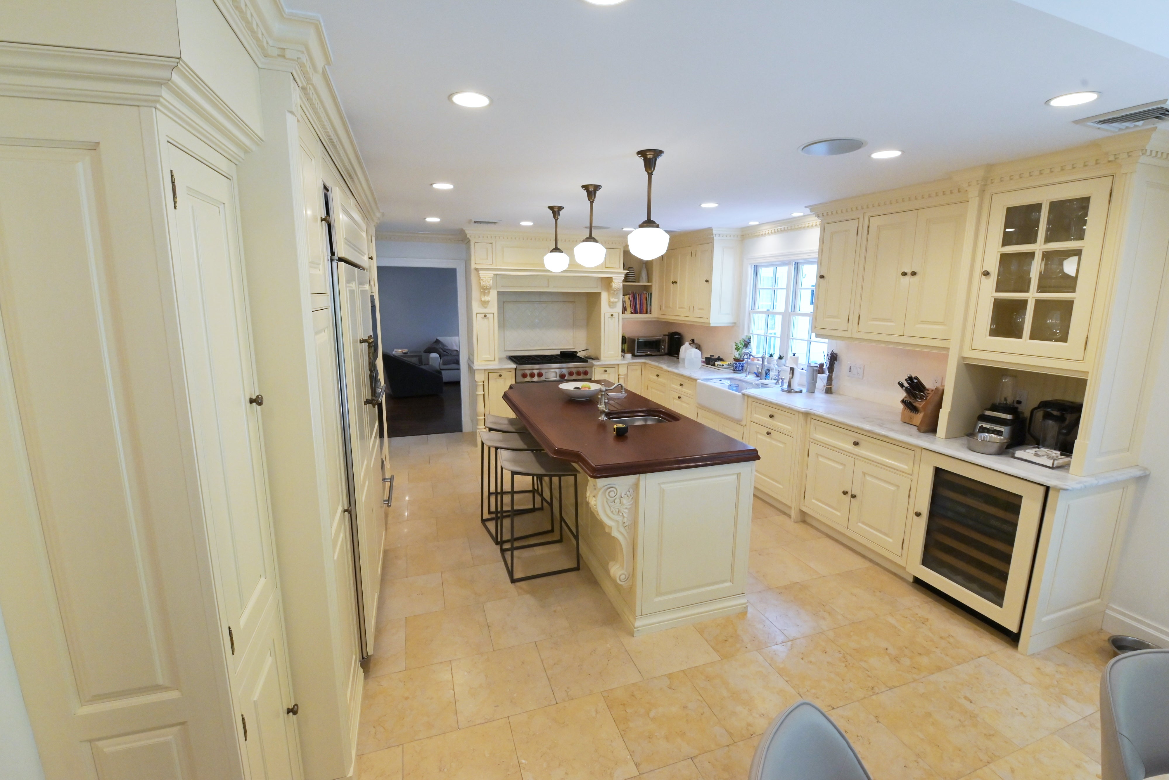 Cuisine André Julien Traditional Mannequin Cream Kitchen with Island