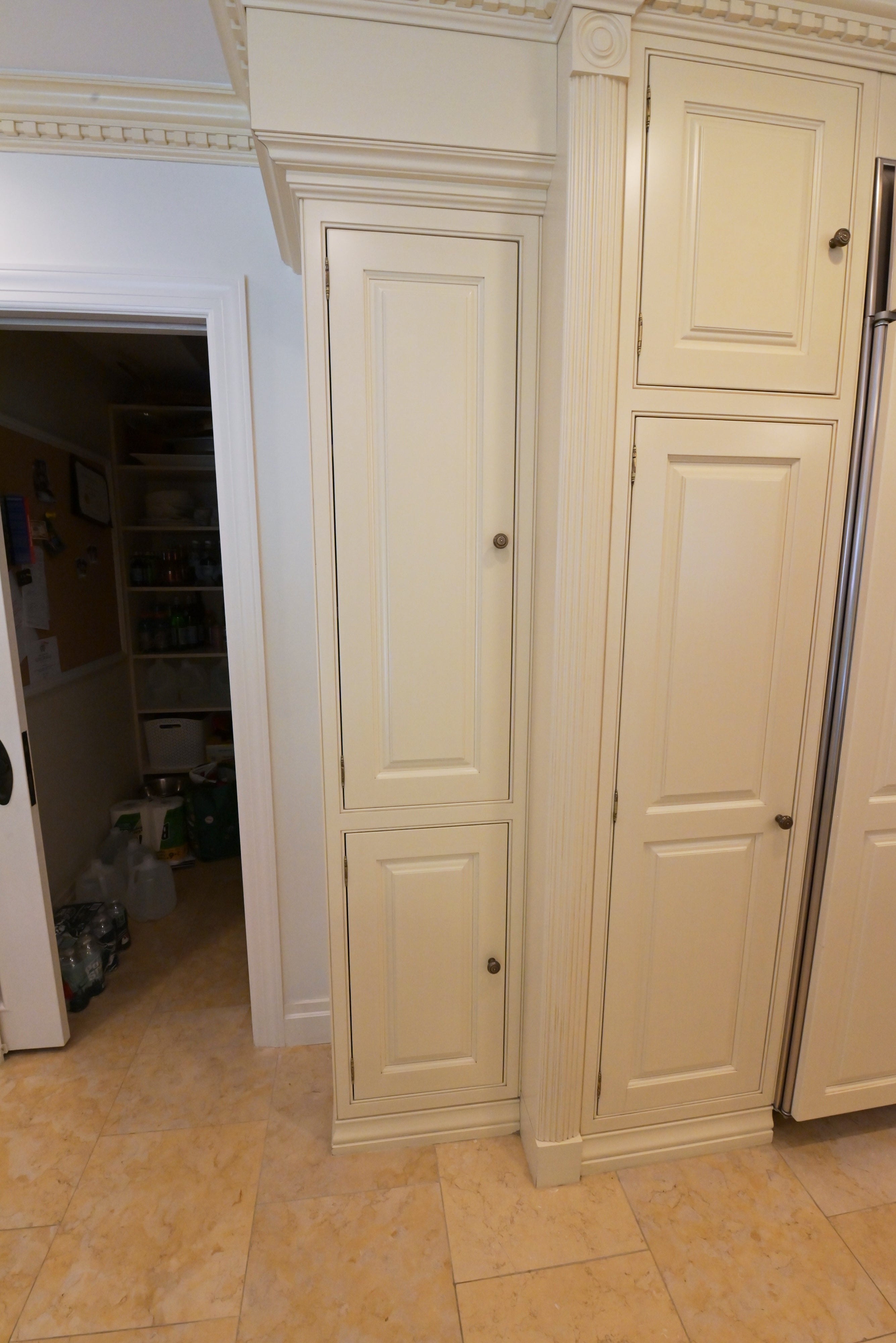 Cuisine André Julien Traditional Mannequin Cream Kitchen with Island