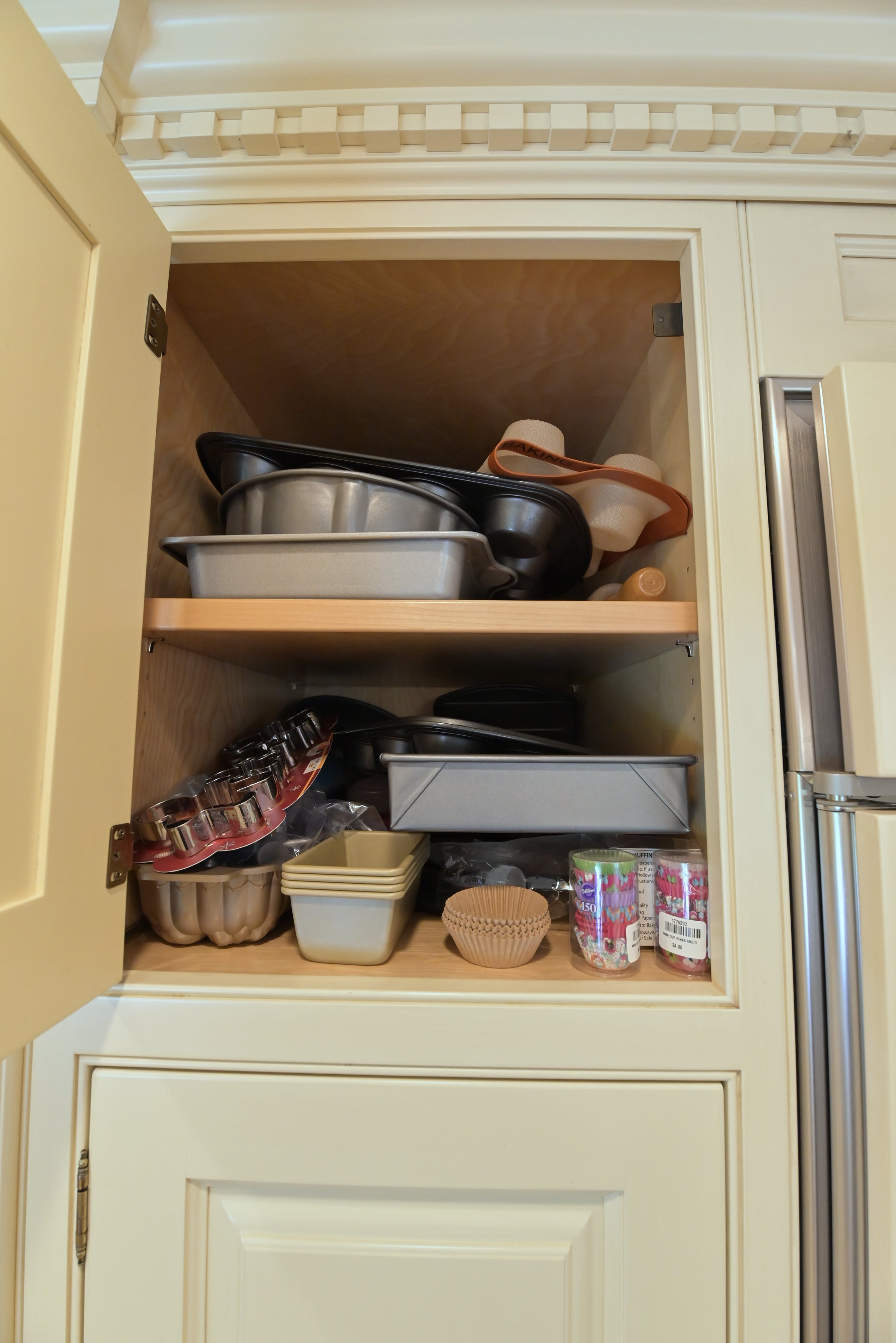 Cuisine André Julien Traditional Mannequin Cream Kitchen with Island