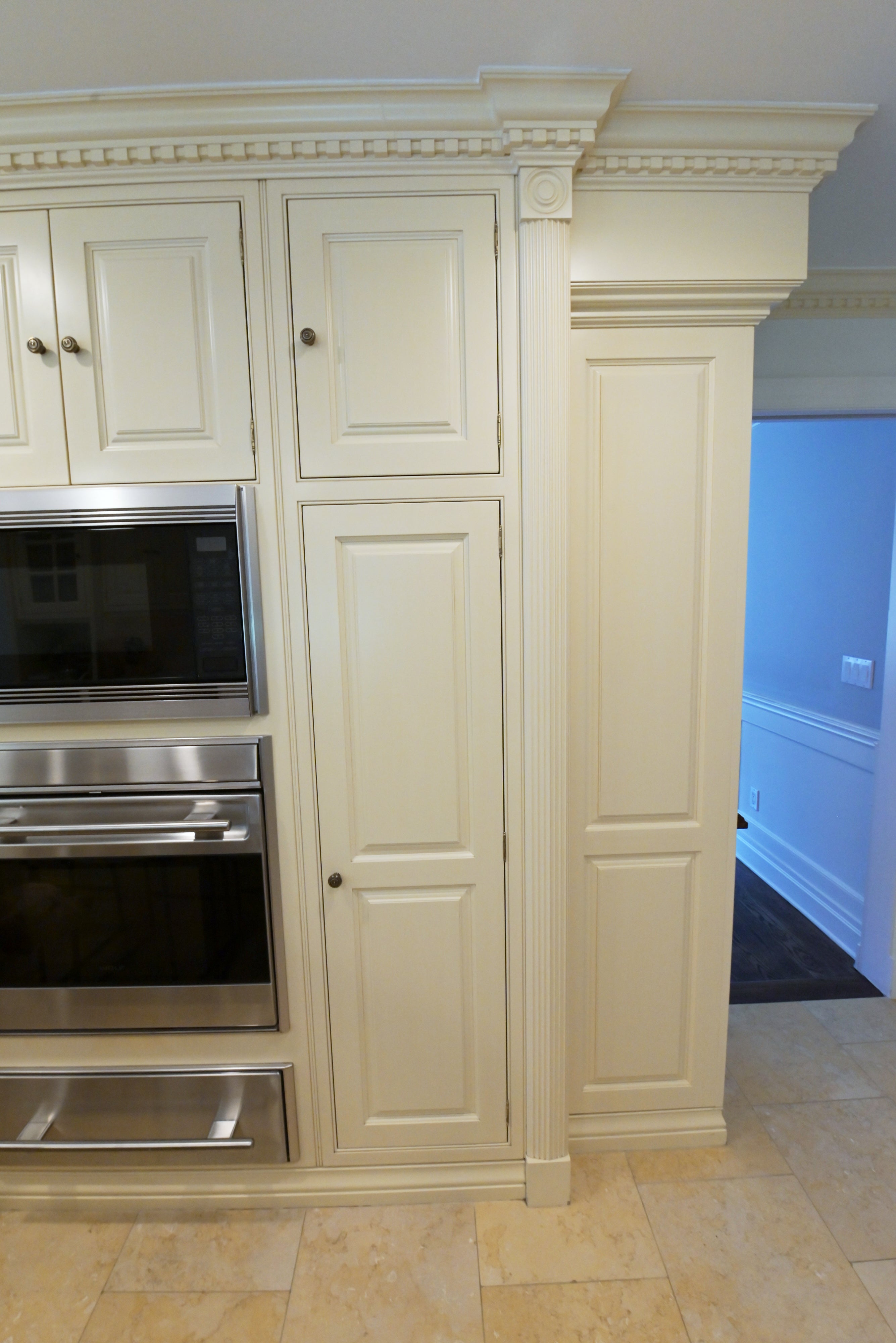 Cuisine André Julien Traditional Mannequin Cream Kitchen with Island