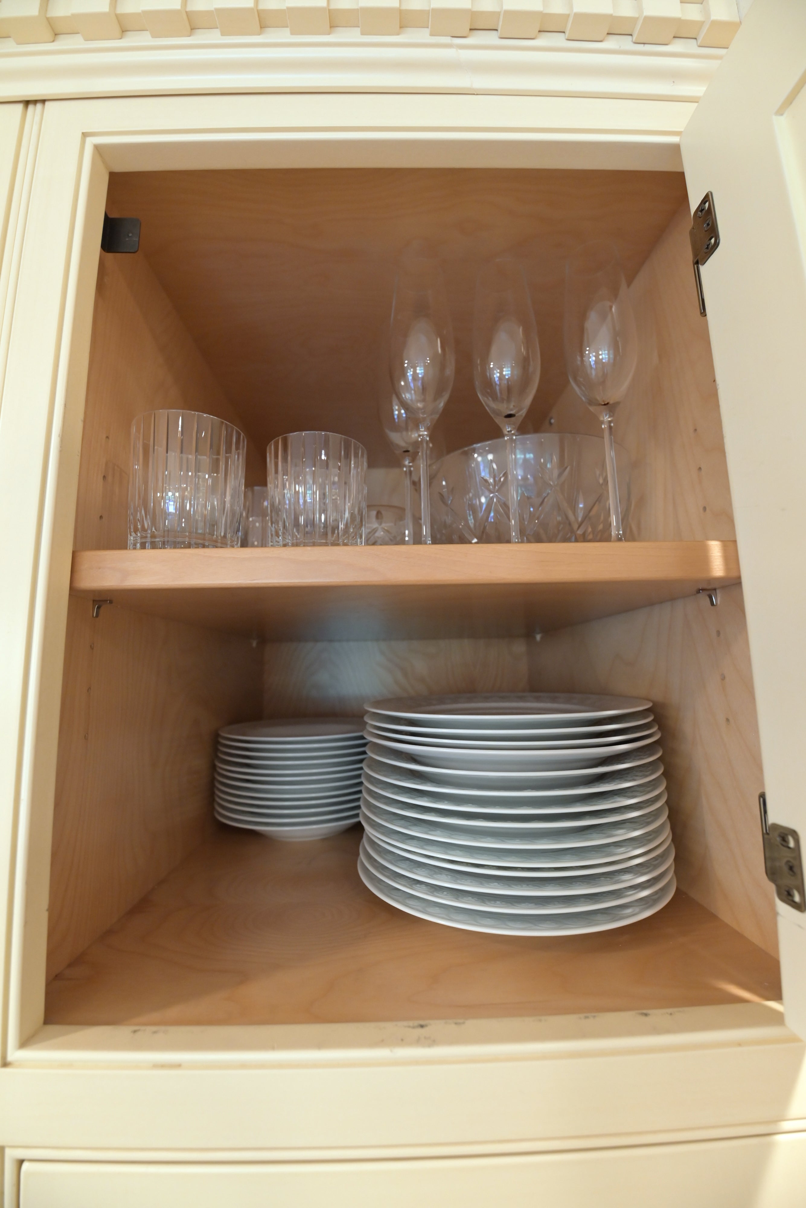 Cuisine André Julien Traditional Mannequin Cream Kitchen with Island