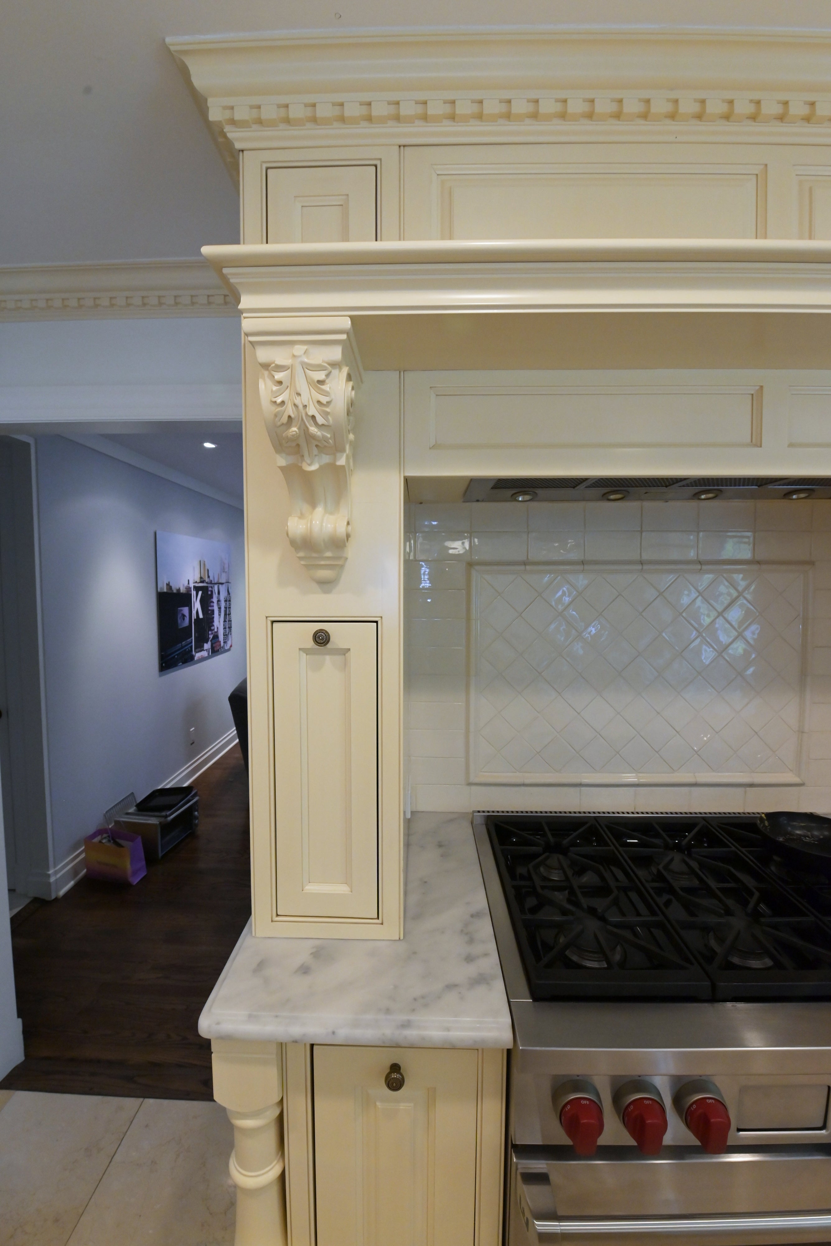 Cuisine André Julien Traditional Mannequin Cream Kitchen with Island
