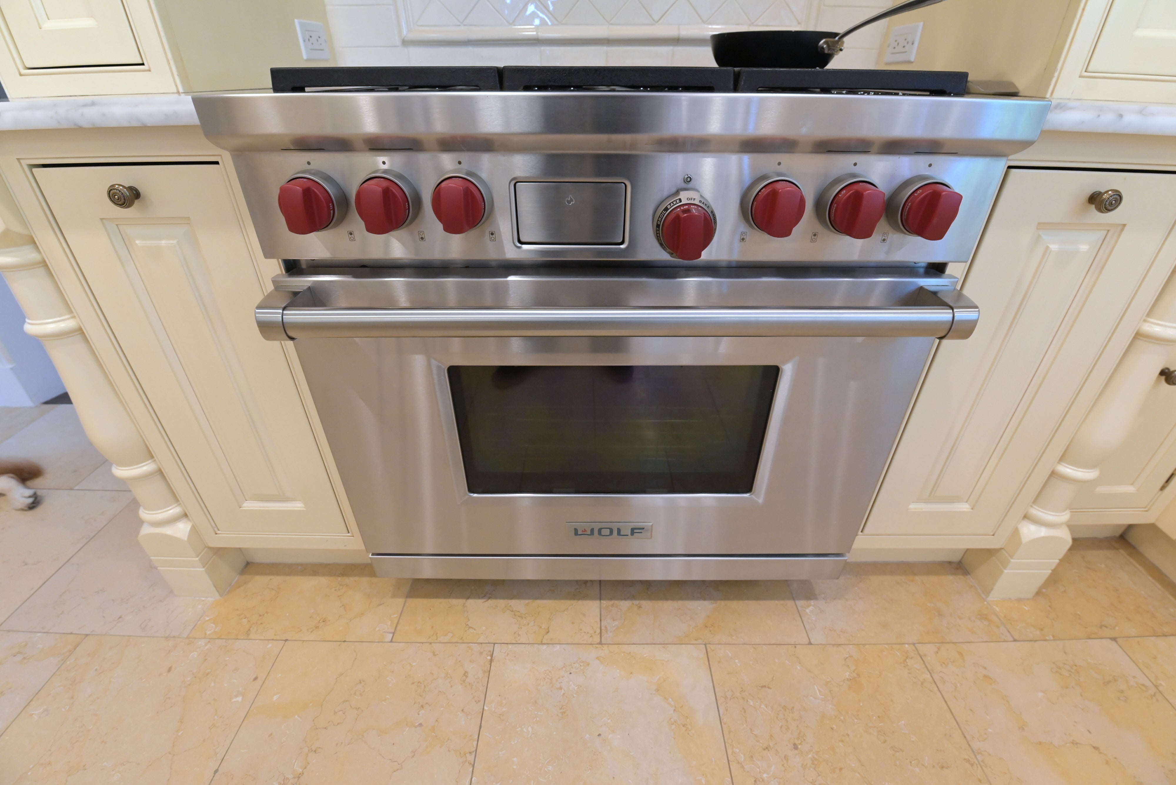 Cuisine André Julien Traditional Mannequin Cream Kitchen with Island