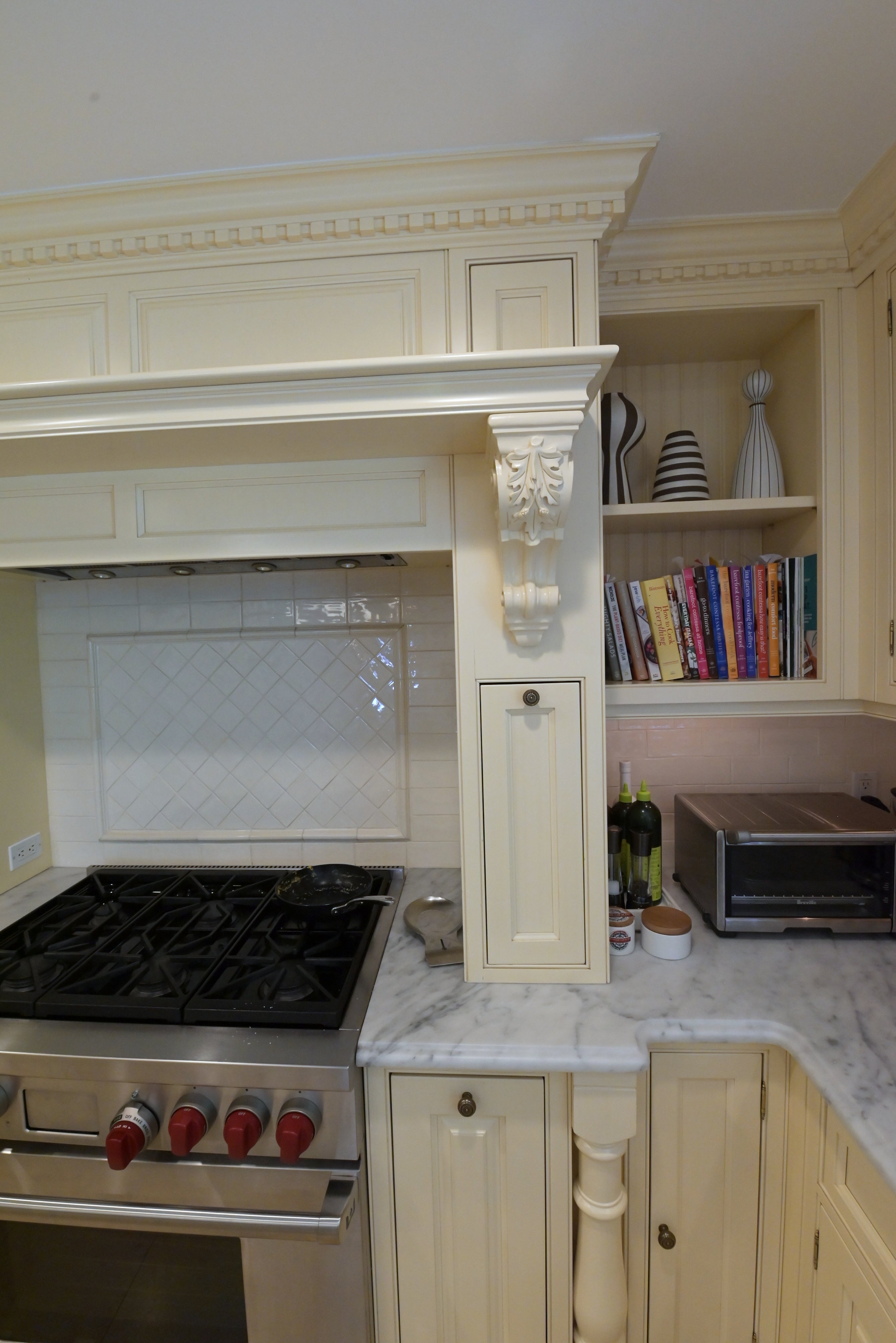 Cuisine André Julien Traditional Mannequin Cream Kitchen with Island