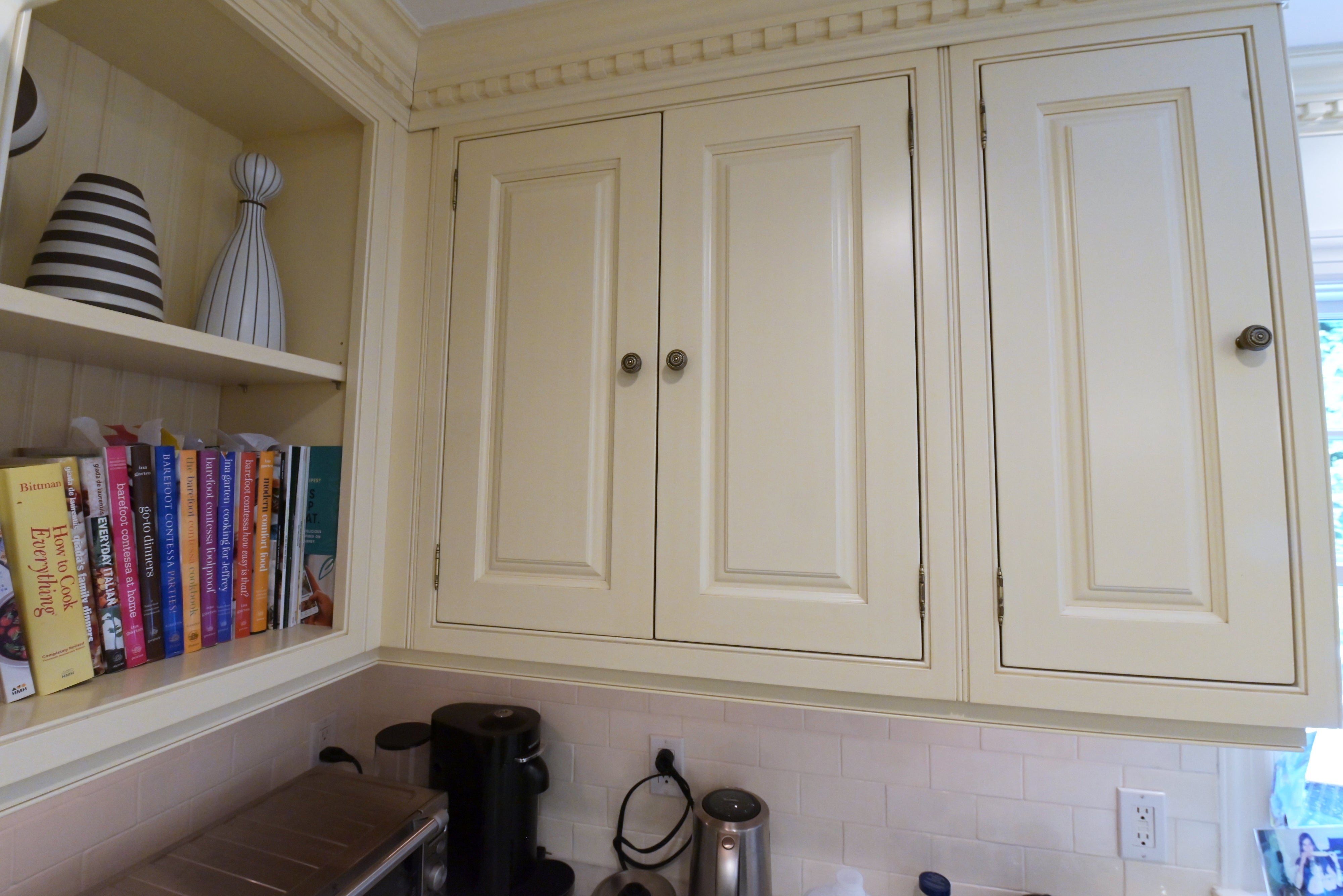 Cuisine André Julien Traditional Mannequin Cream Kitchen with Island