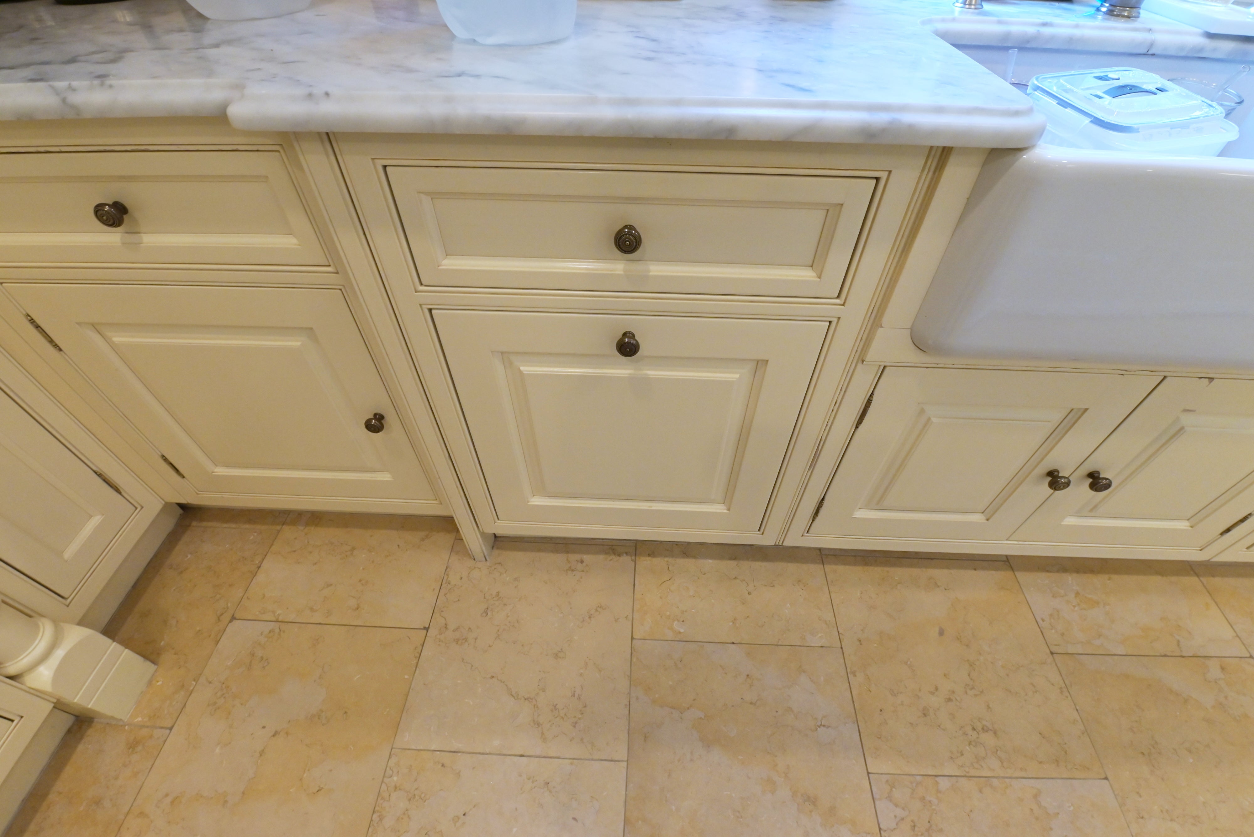 Cuisine André Julien Traditional Mannequin Cream Kitchen with Island