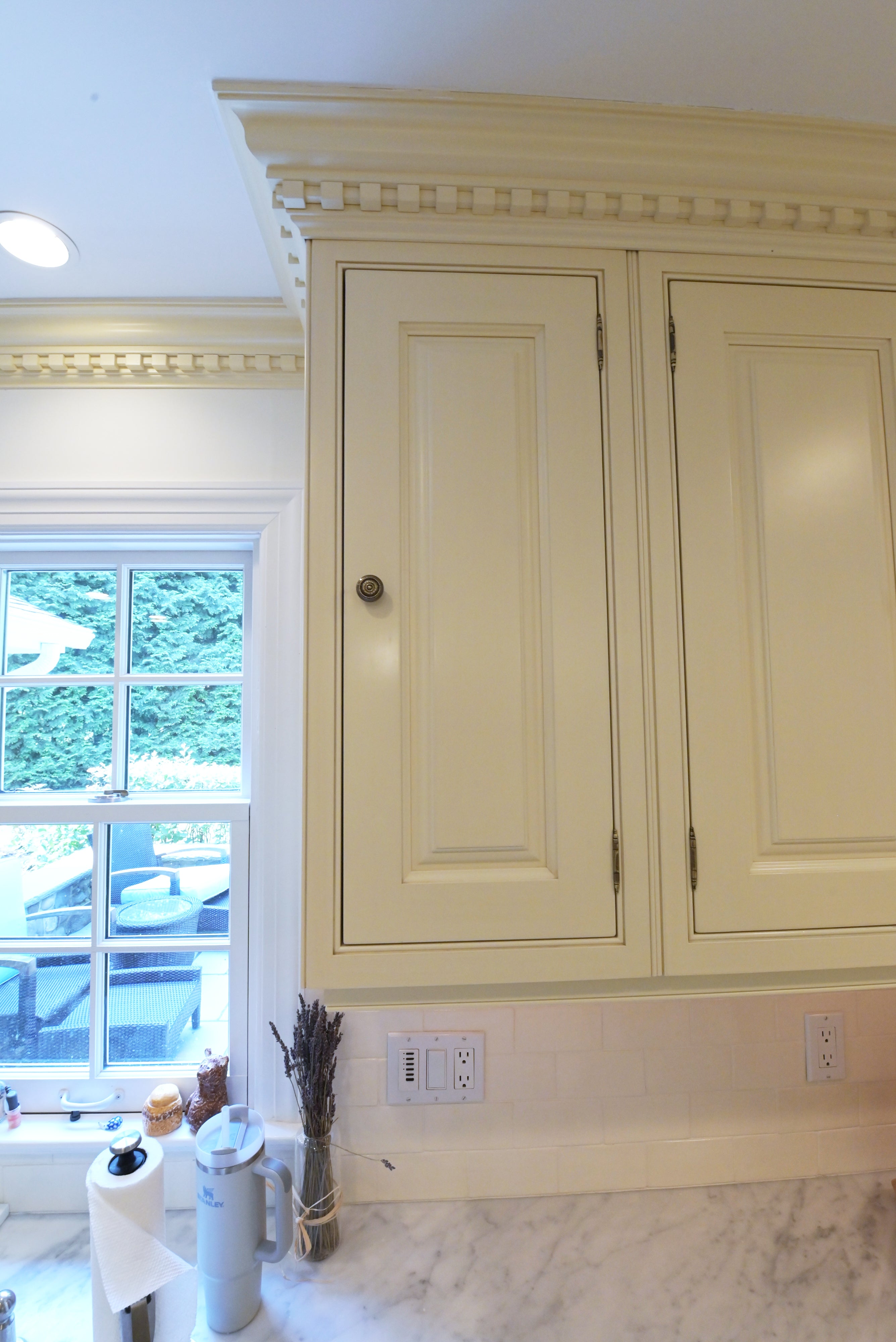 Cuisine André Julien Traditional Mannequin Cream Kitchen with Island
