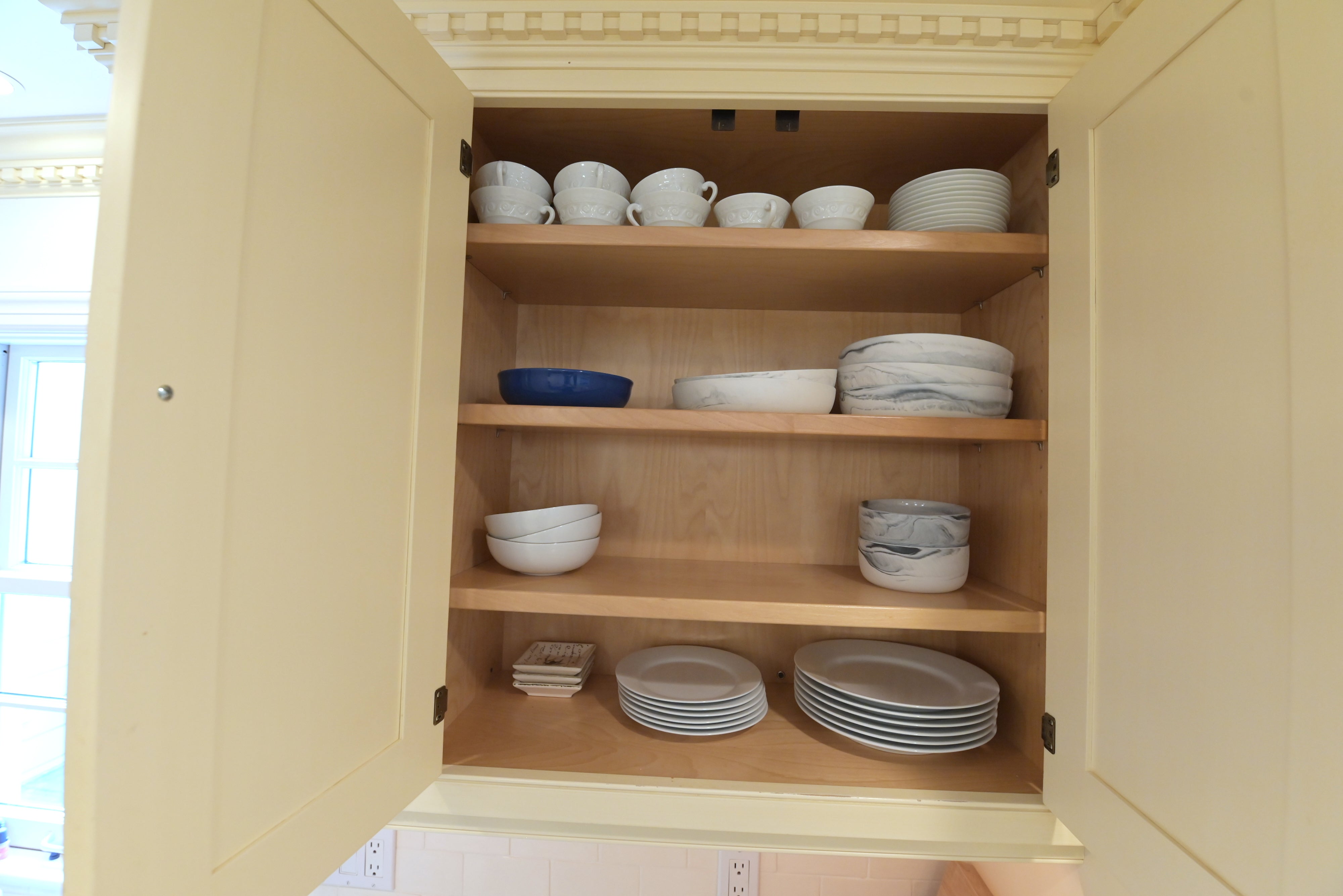 Cuisine André Julien Traditional Mannequin Cream Kitchen with Island