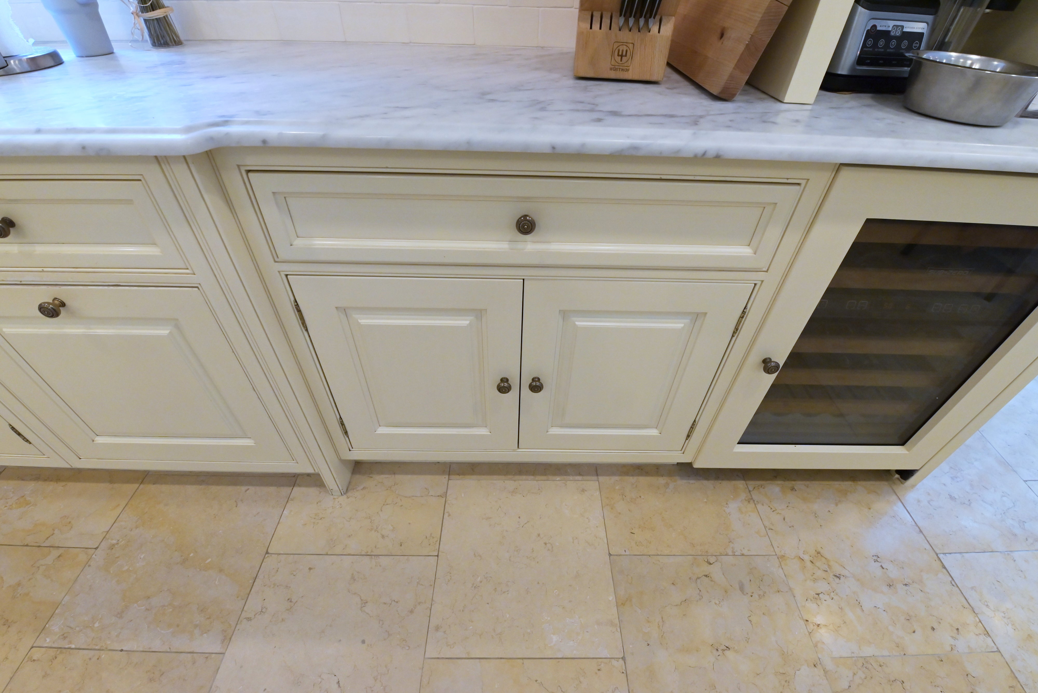 Cuisine André Julien Traditional Mannequin Cream Kitchen with Island