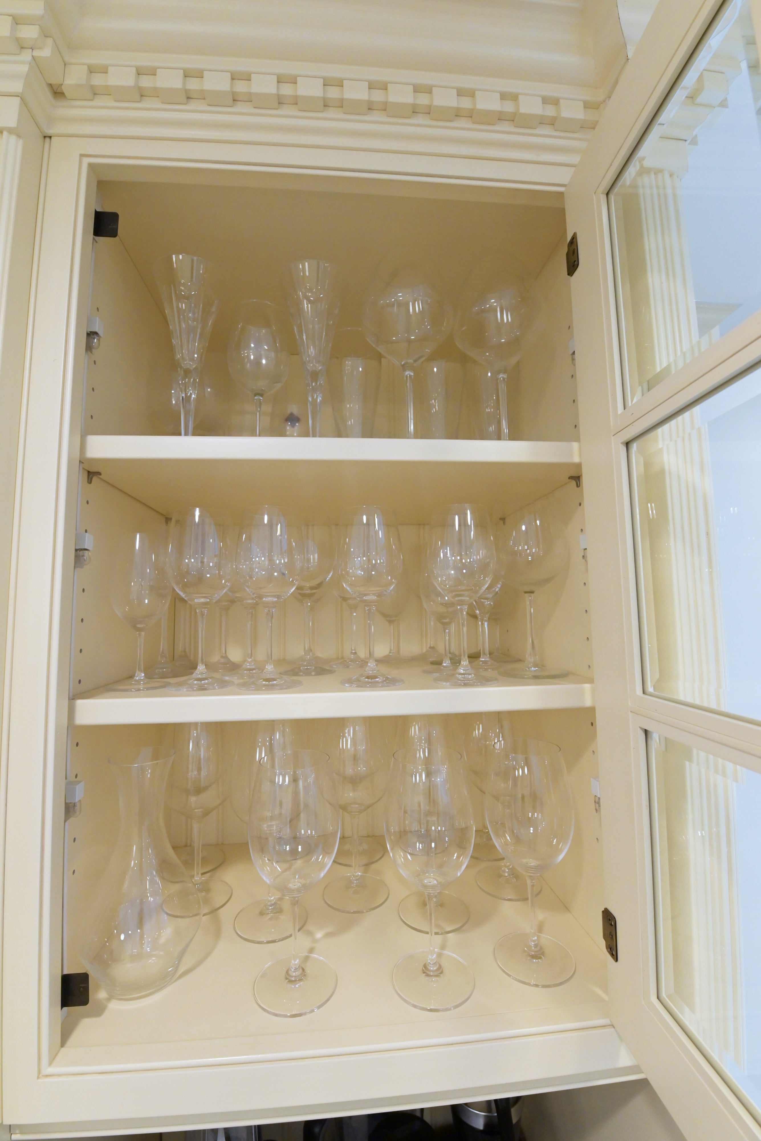 Cuisine André Julien Traditional Mannequin Cream Kitchen with Island