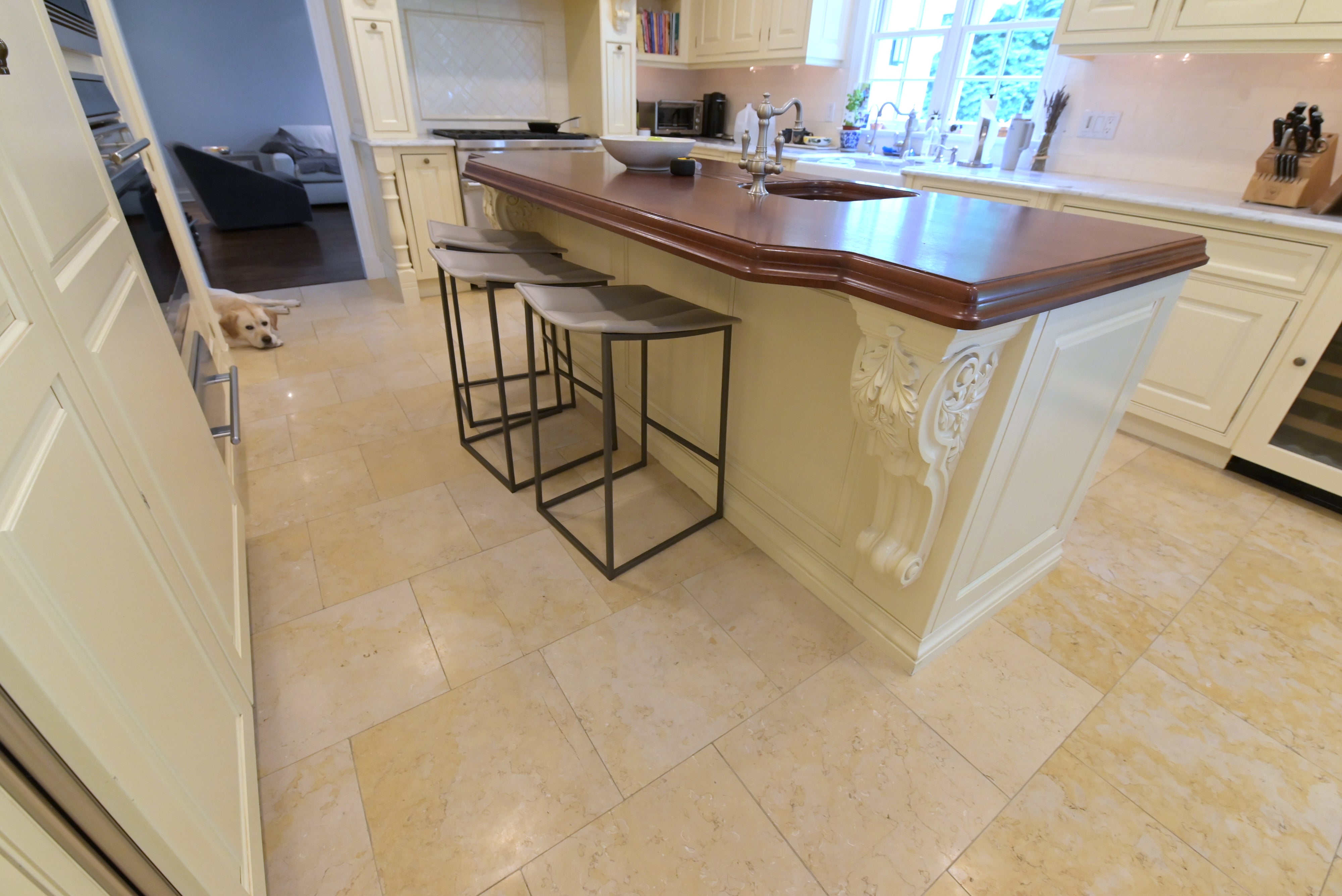 Cuisine André Julien Traditional Mannequin Cream Kitchen with Island