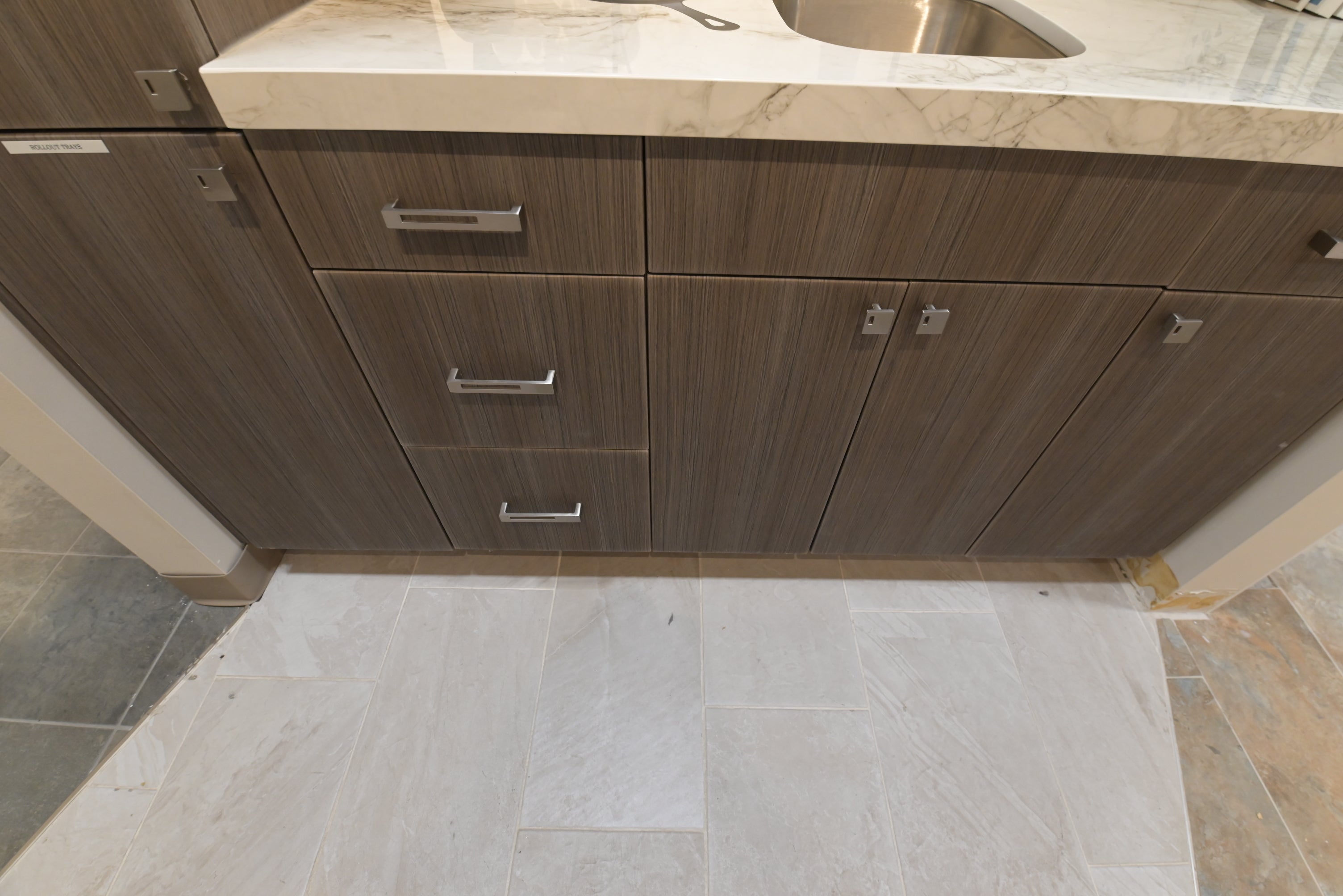 Kitchen Craft Classic Modern Wood Grain Wet Bar