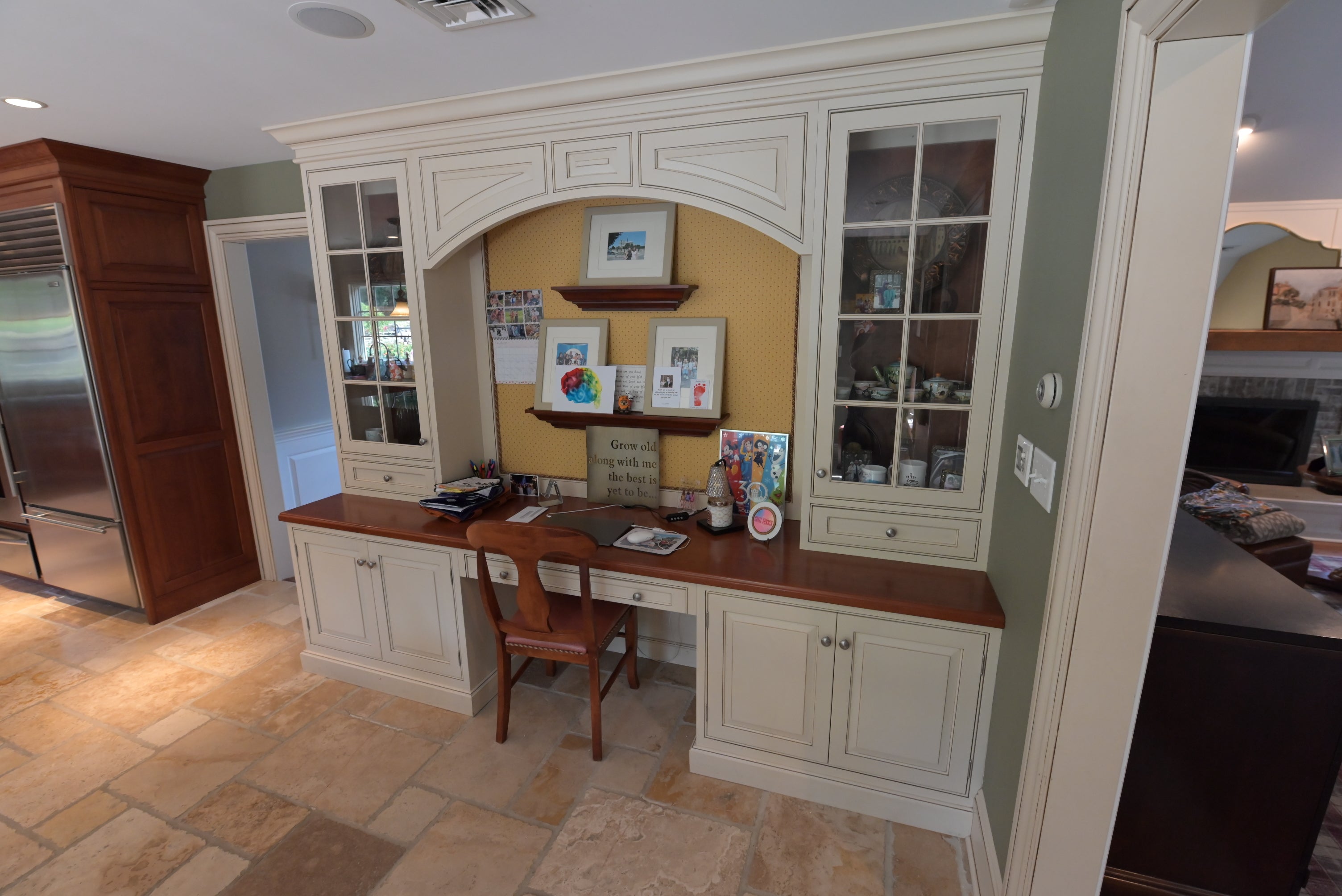 Custom Traditional Capitol White Built-In Desk