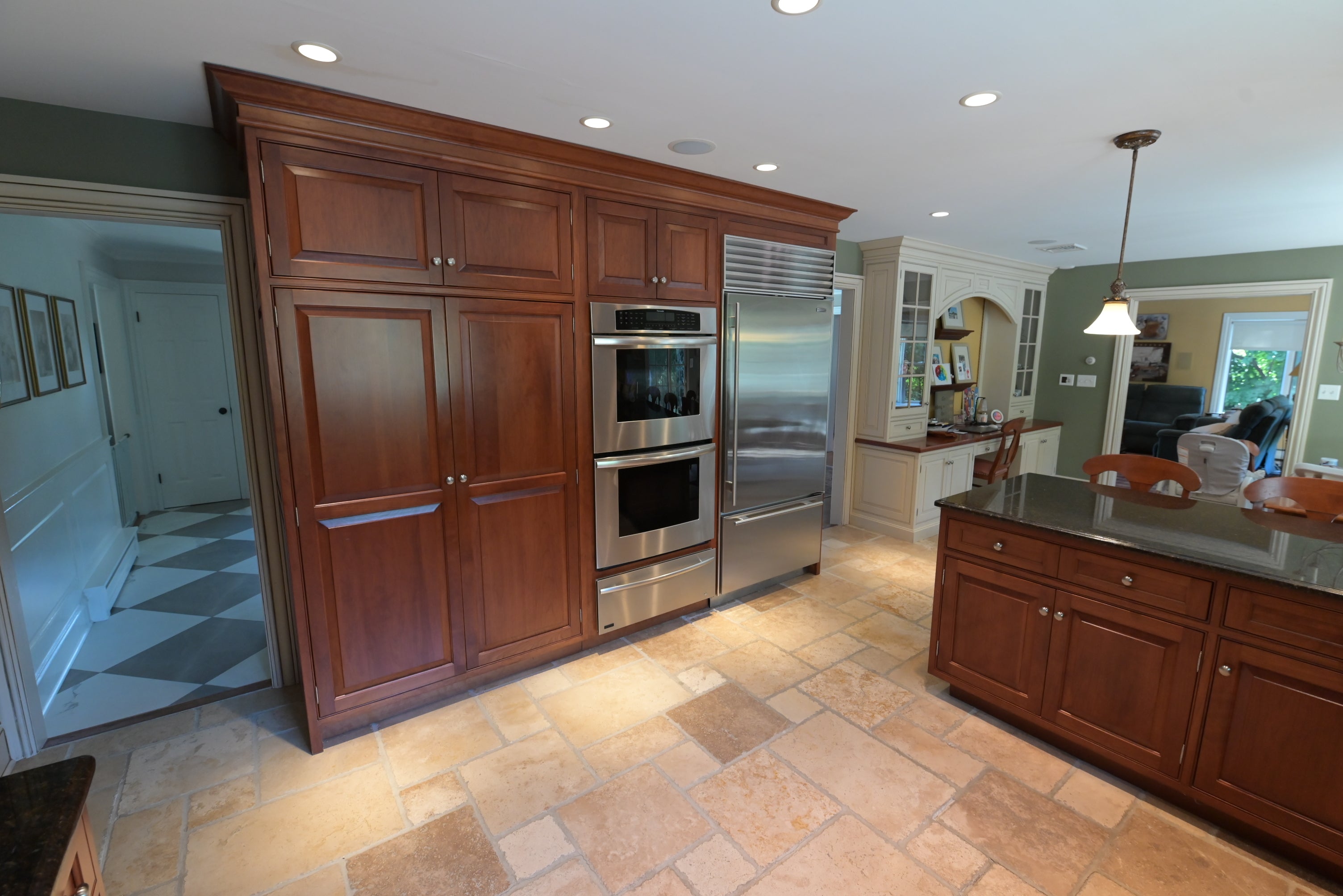 "The Biltmore" Traditional Natural Wood Finish Kitchen with Appliances