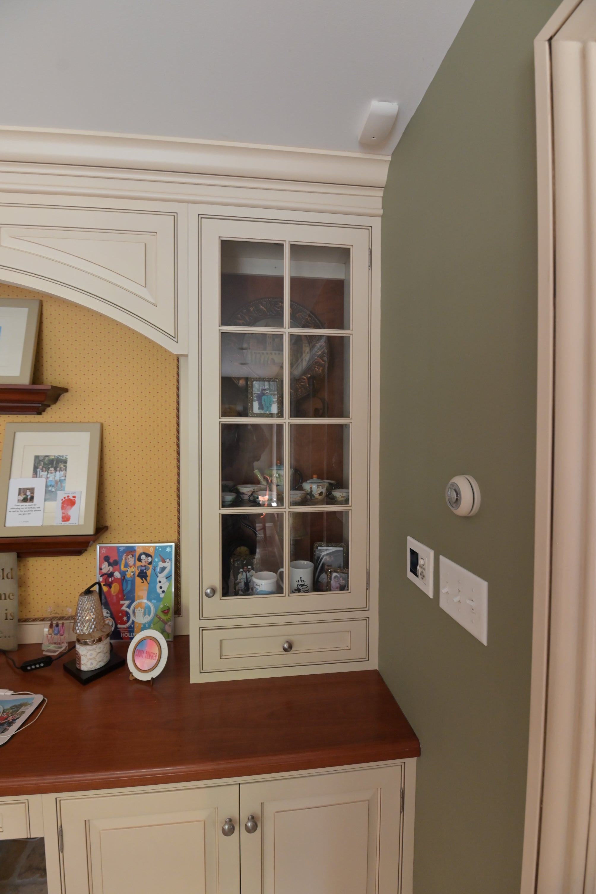 Custom Traditional Capitol White Built-In Desk