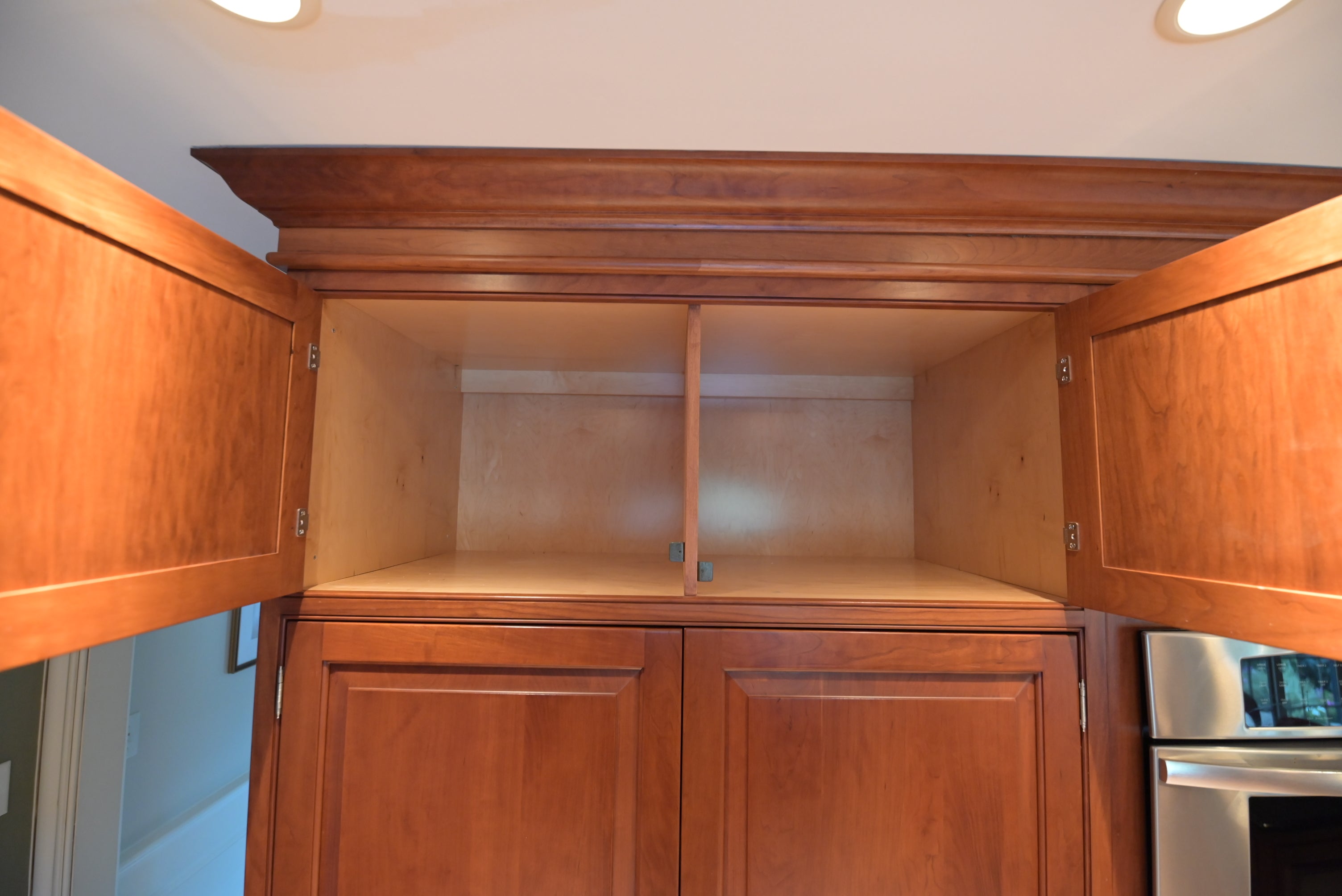 "The Biltmore" Traditional Natural Wood Finish Kitchen with Appliances
