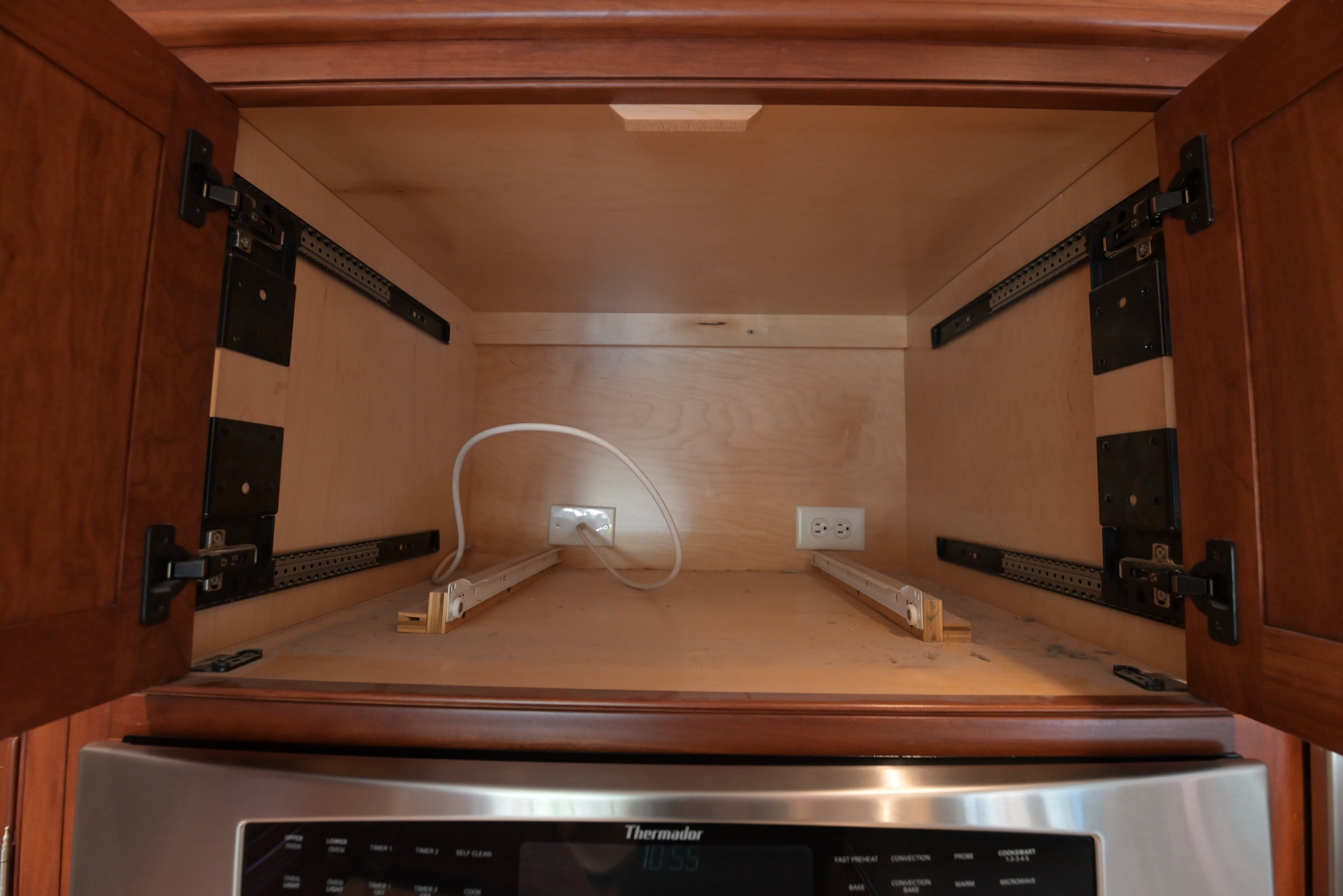 "The Biltmore" Traditional Natural Wood Finish Kitchen with Appliances