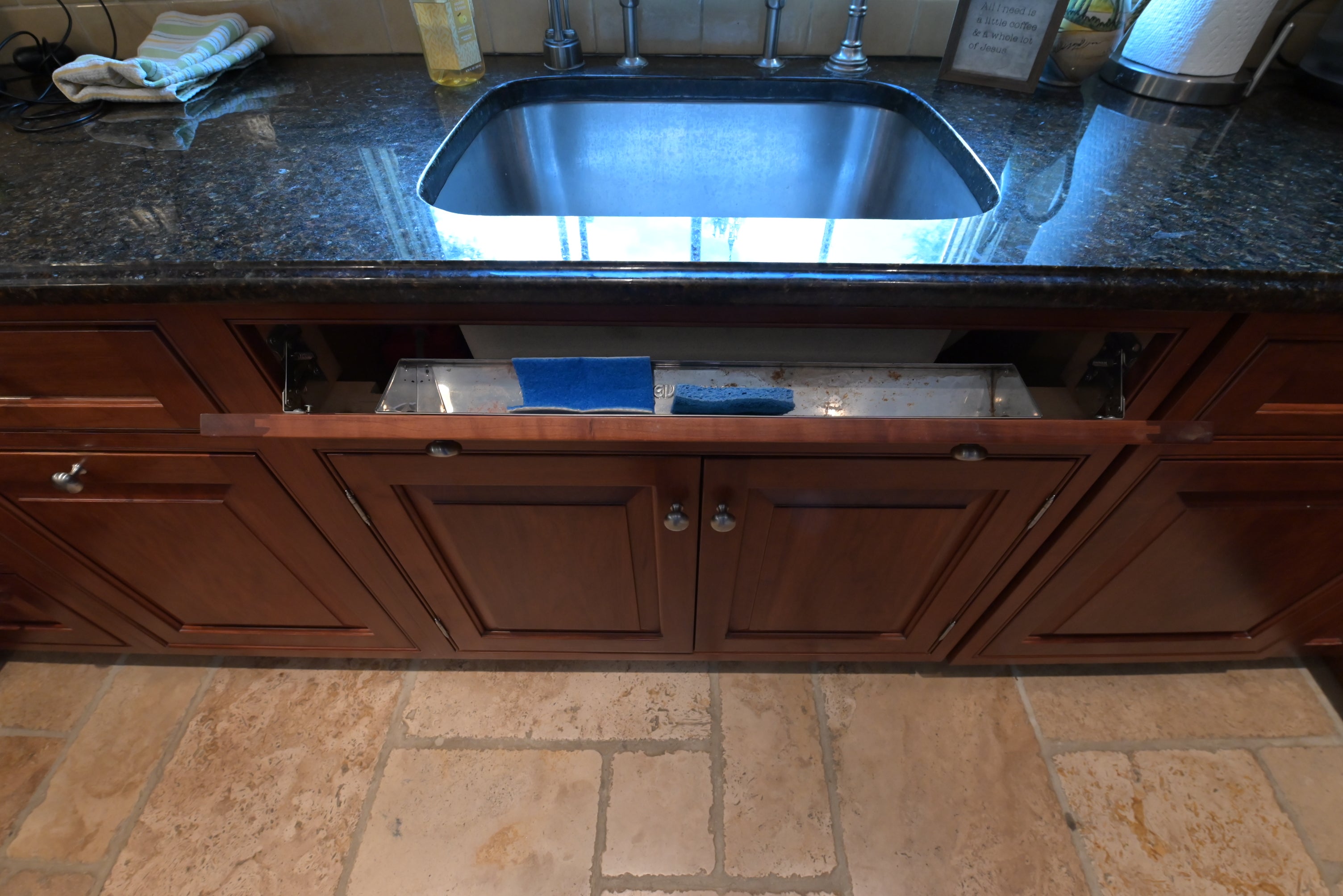 "The Biltmore" Traditional Natural Wood Finish Kitchen with Appliances
