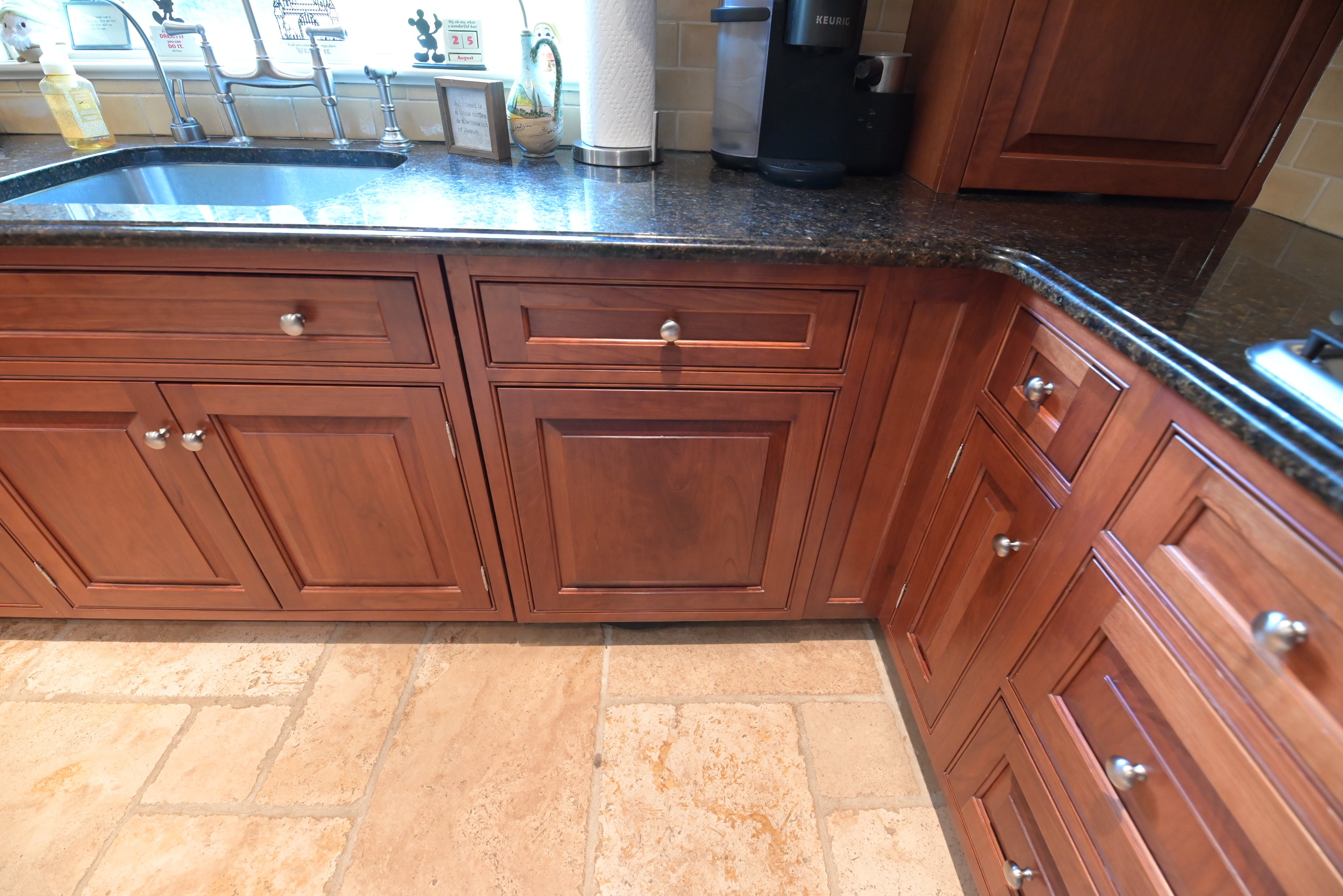 "The Biltmore" Traditional Natural Wood Finish Kitchen with Appliances