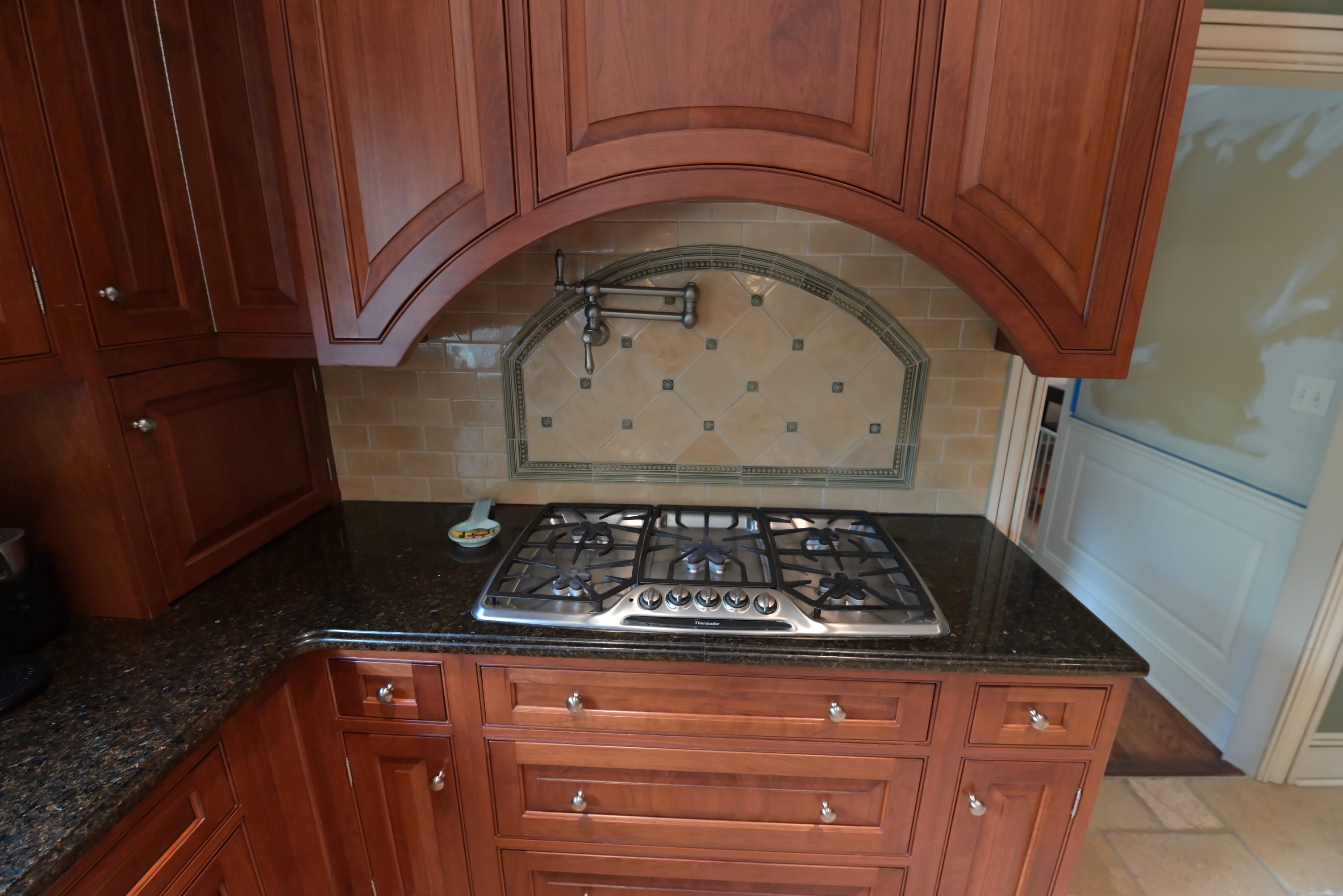 "The Biltmore" Traditional Natural Wood Finish Kitchen with Appliances