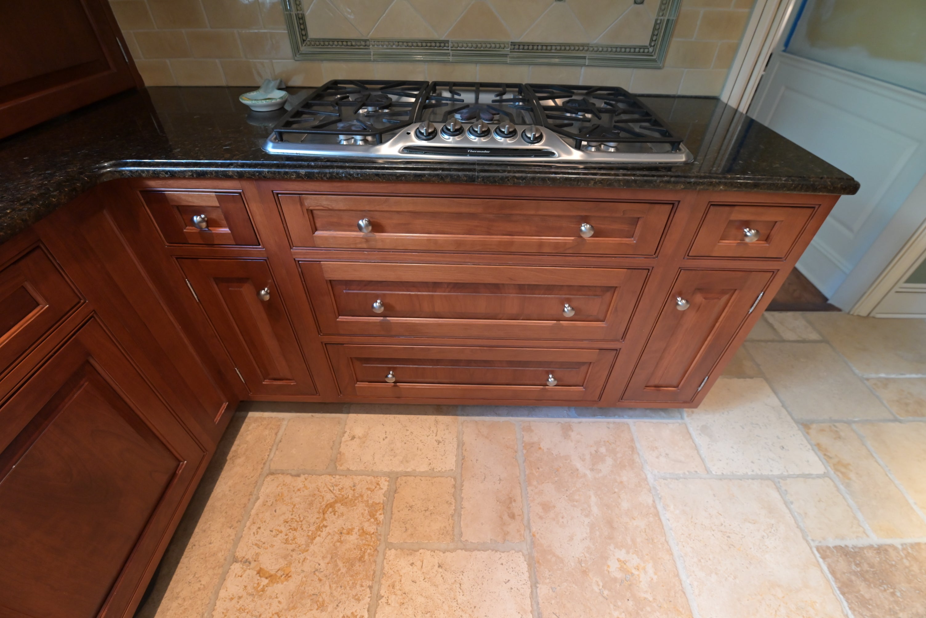 "The Biltmore" Traditional Natural Wood Finish Kitchen with Appliances