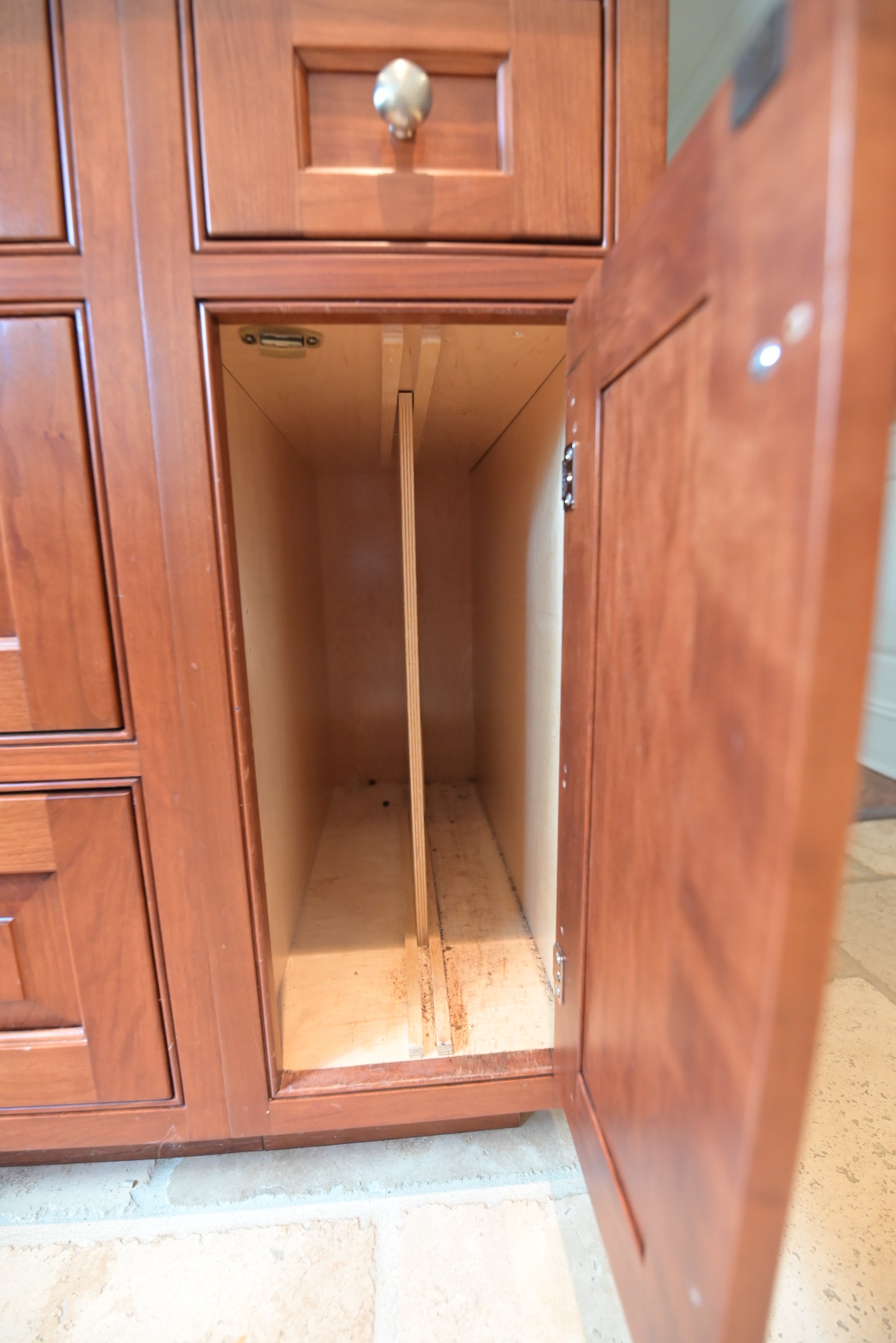 "The Biltmore" Traditional Natural Wood Finish Kitchen with Appliances