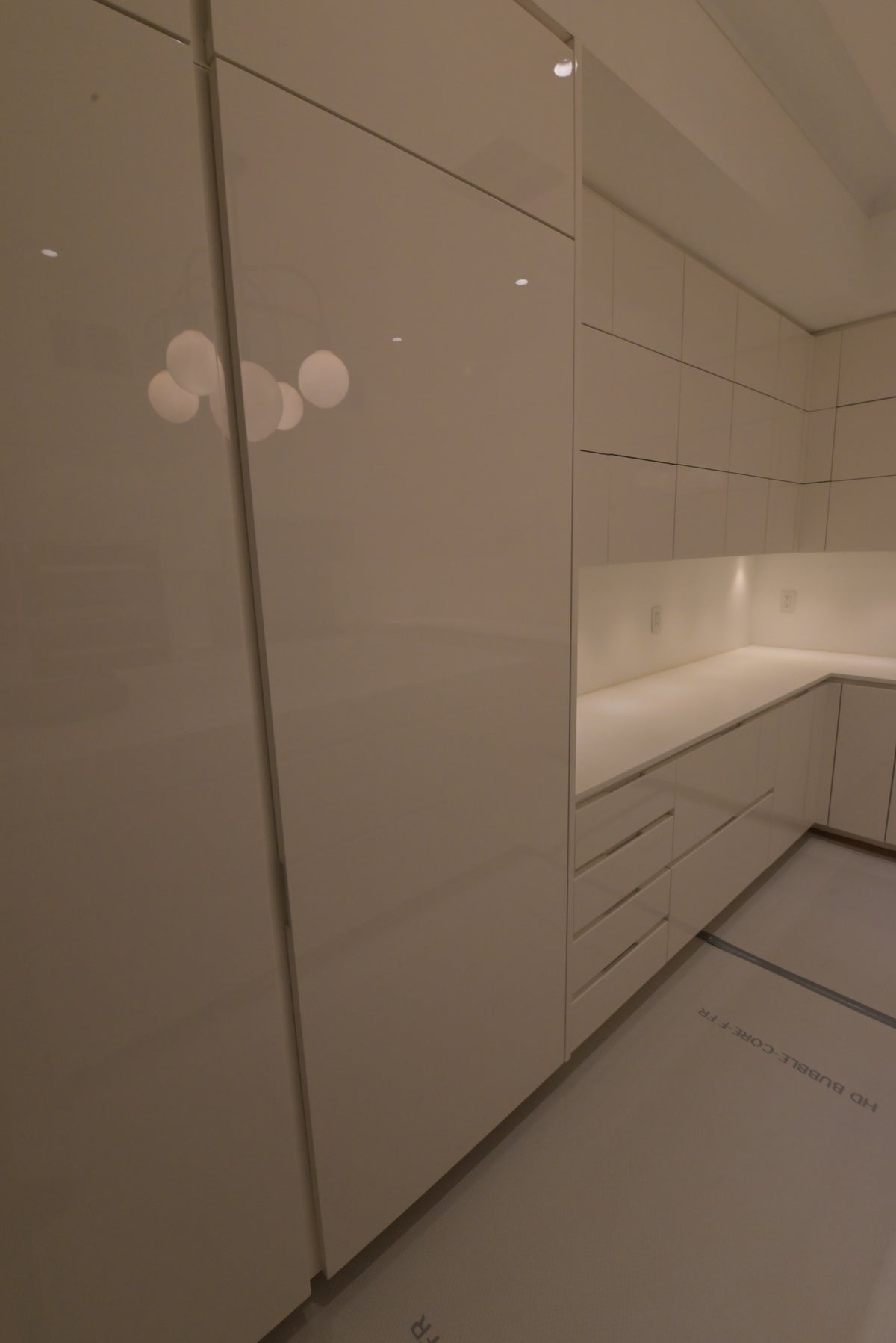 Poliform Modern Glossy White Kitchen with Island & Miele Appliances