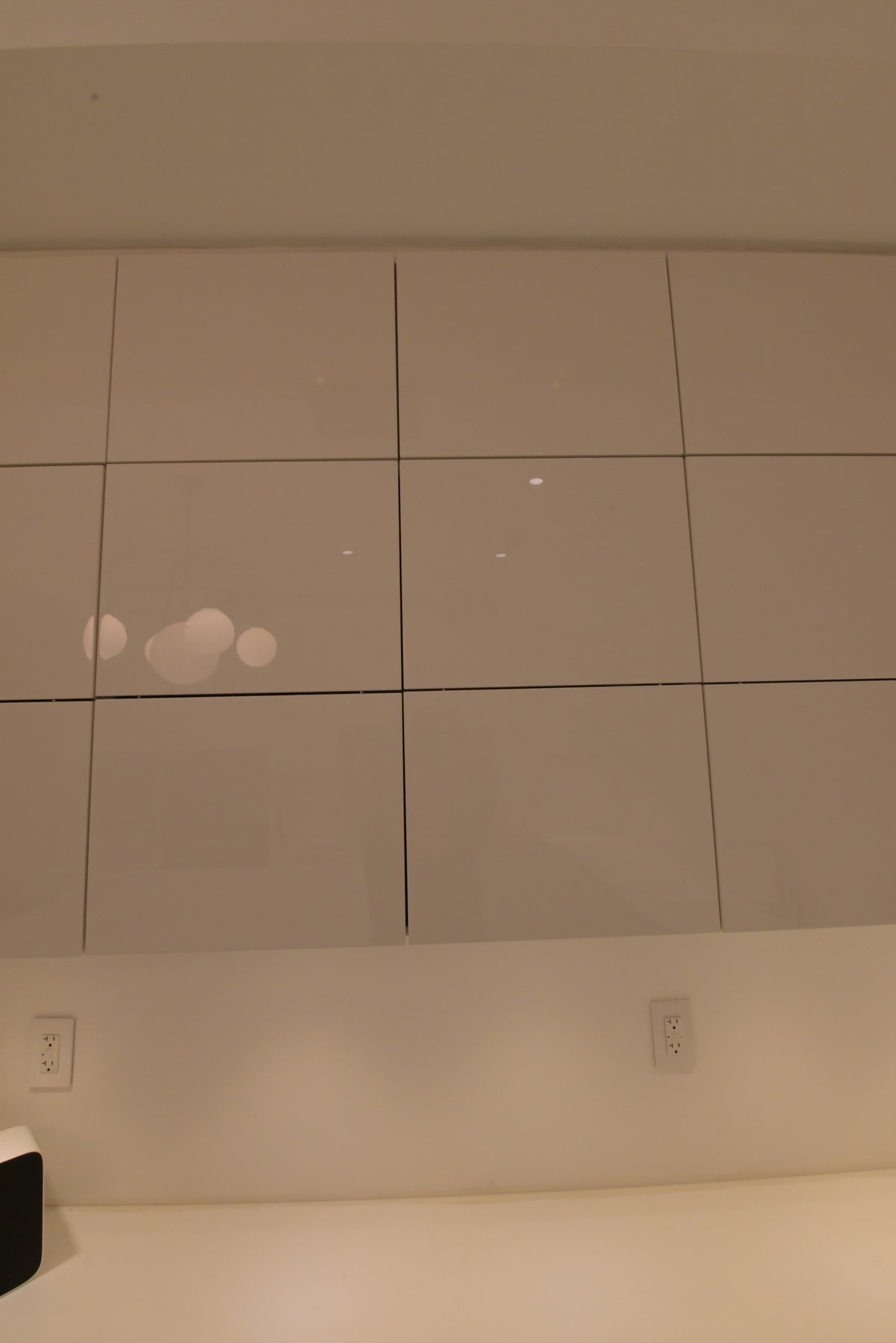 Poliform Modern Glossy White Kitchen with Island & Miele Appliances