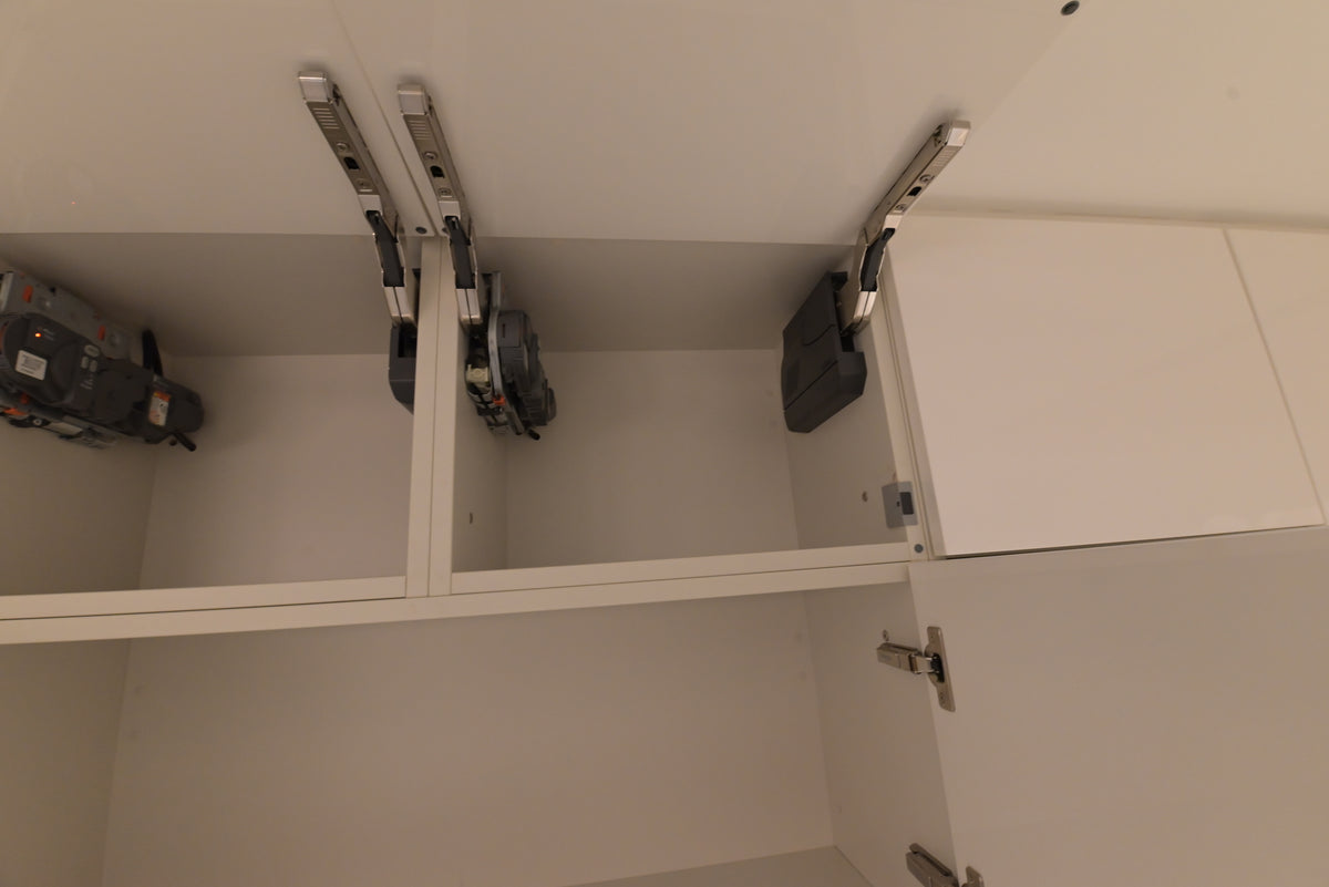 Poliform Modern Glossy White Kitchen with Island & Miele Appliances