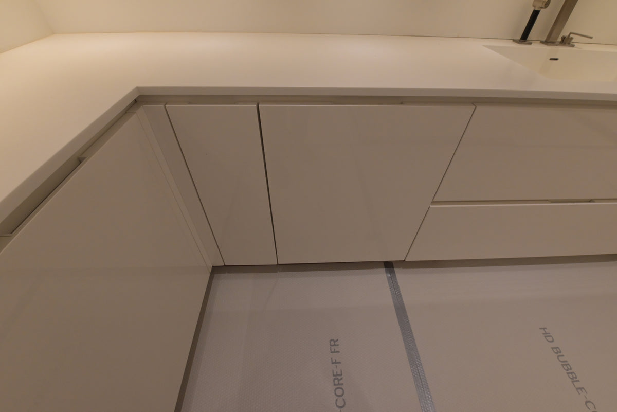 Poliform Modern Glossy White Kitchen with Island & Miele Appliances