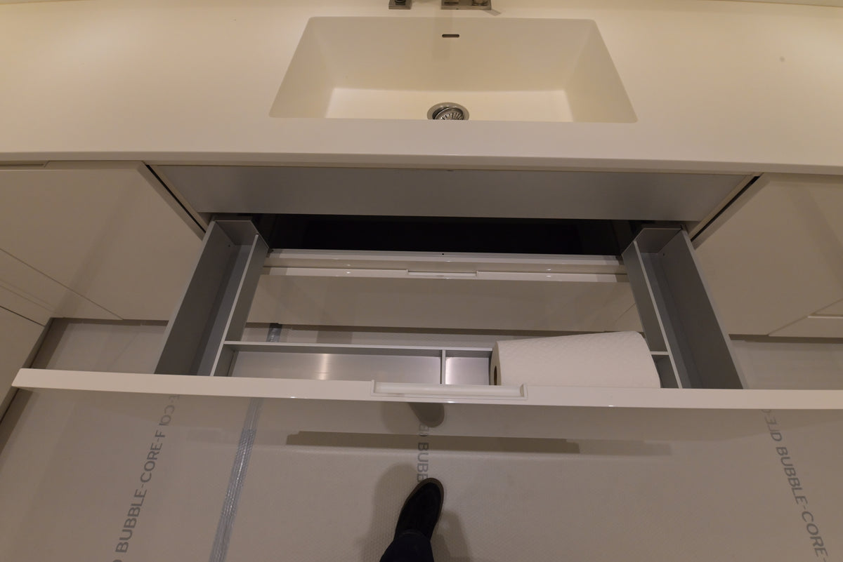 Poliform Modern Glossy White Kitchen with Island & Miele Appliances