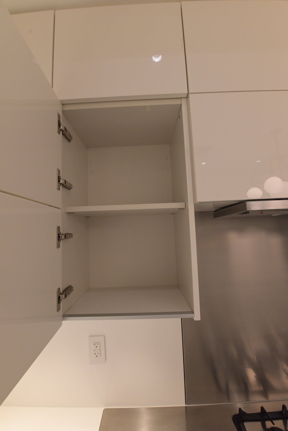 Poliform Modern Glossy White Kitchen with Island & Miele Appliances