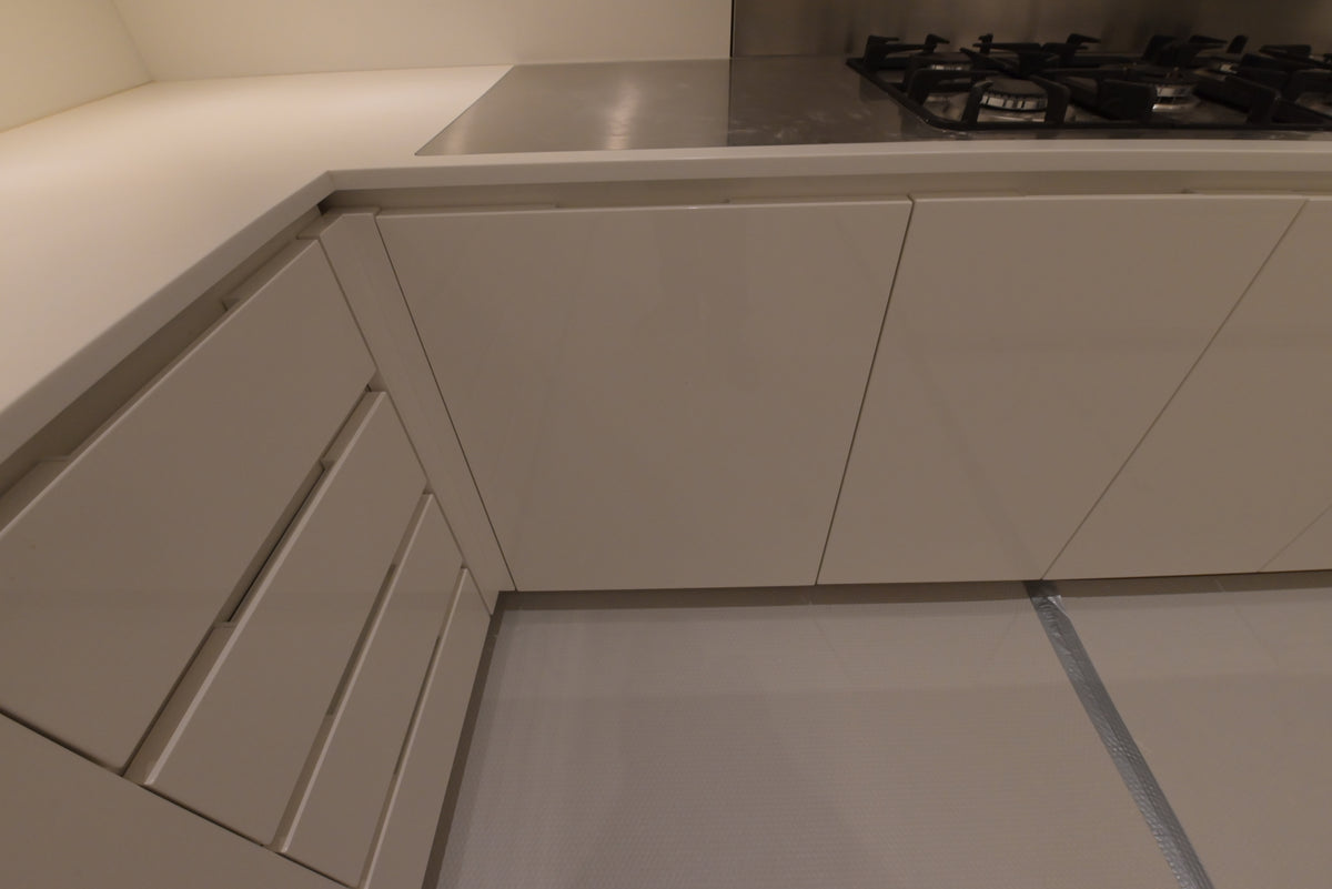 Poliform Modern Glossy White Kitchen with Island & Miele Appliances