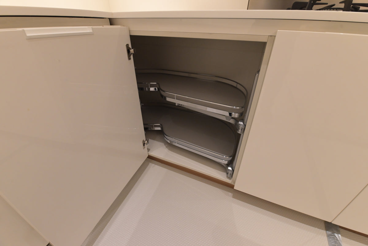 Poliform Modern Glossy White Kitchen with Island & Miele Appliances