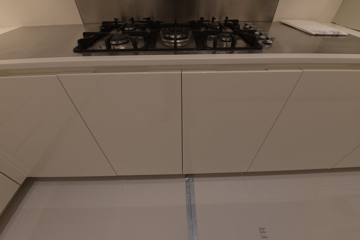 Poliform Modern Glossy White Kitchen with Island & Miele Appliances