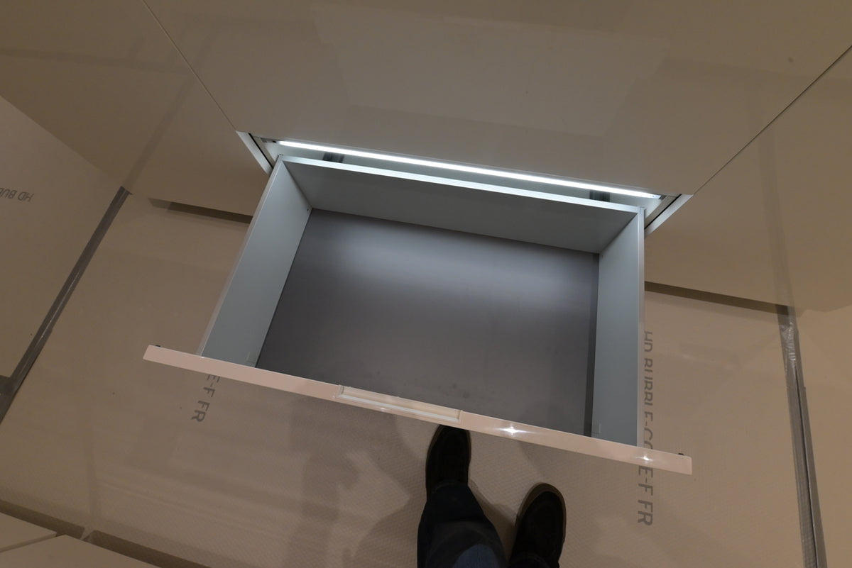 Poliform Modern Glossy White Kitchen with Island & Miele Appliances