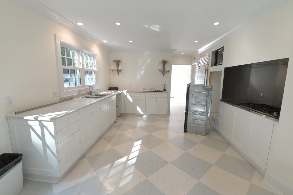 Ultracraft Peak White Transitional Kitchen Base Cabinets