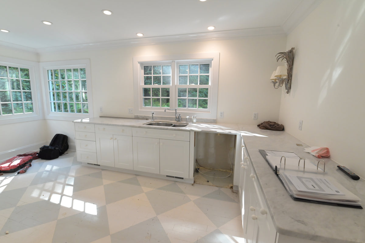 Ultracraft Peak White Transitional Kitchen Base Cabinets