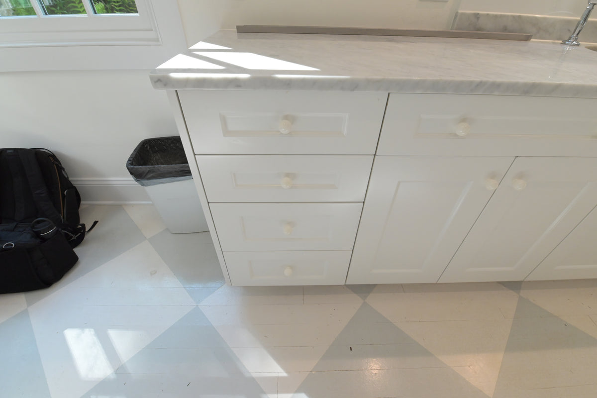 Ultracraft Peak White Transitional Kitchen Base Cabinets
