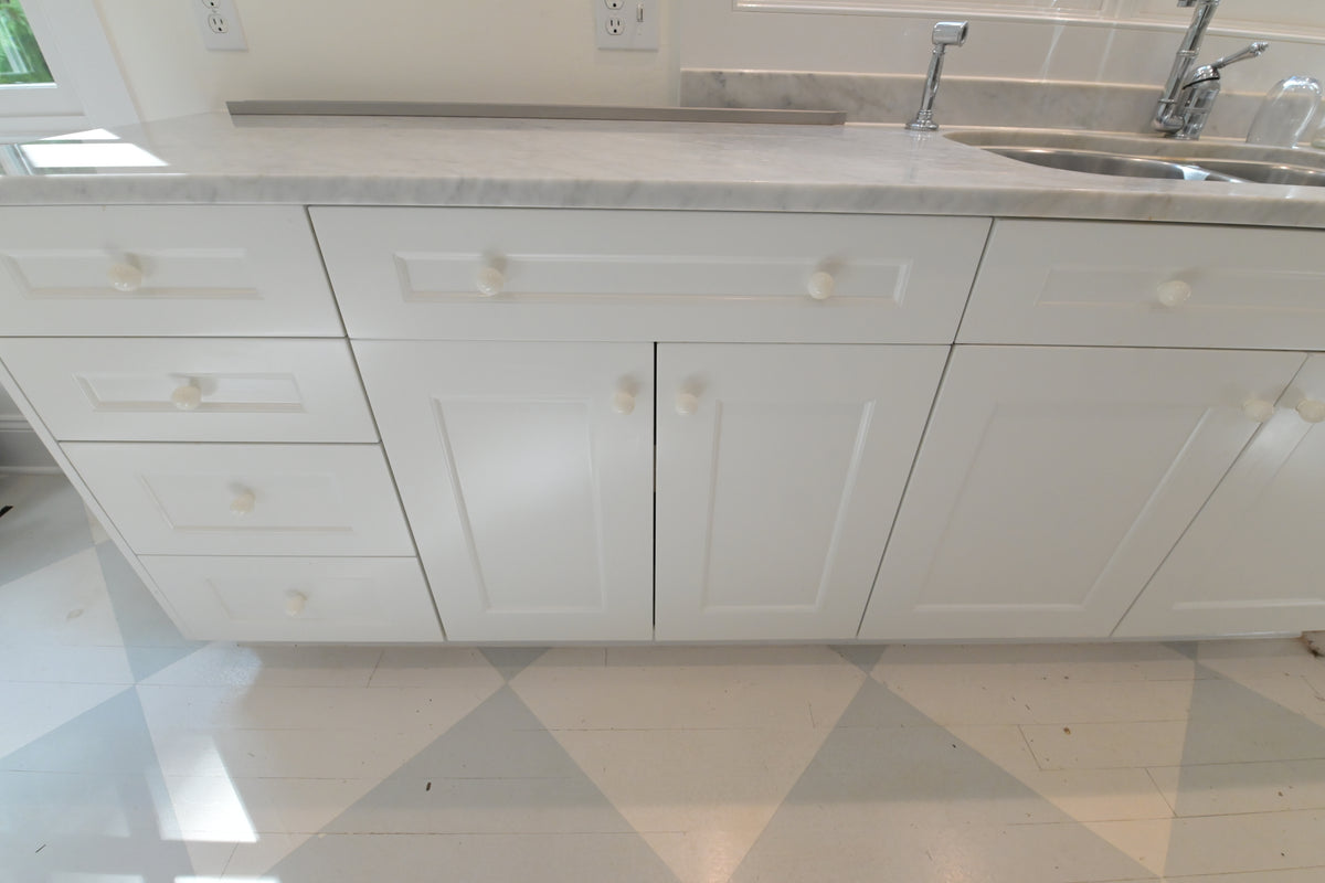 Ultracraft Peak White Transitional Kitchen Base Cabinets