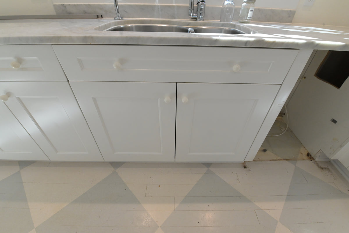 Ultracraft Peak White Transitional Kitchen Base Cabinets