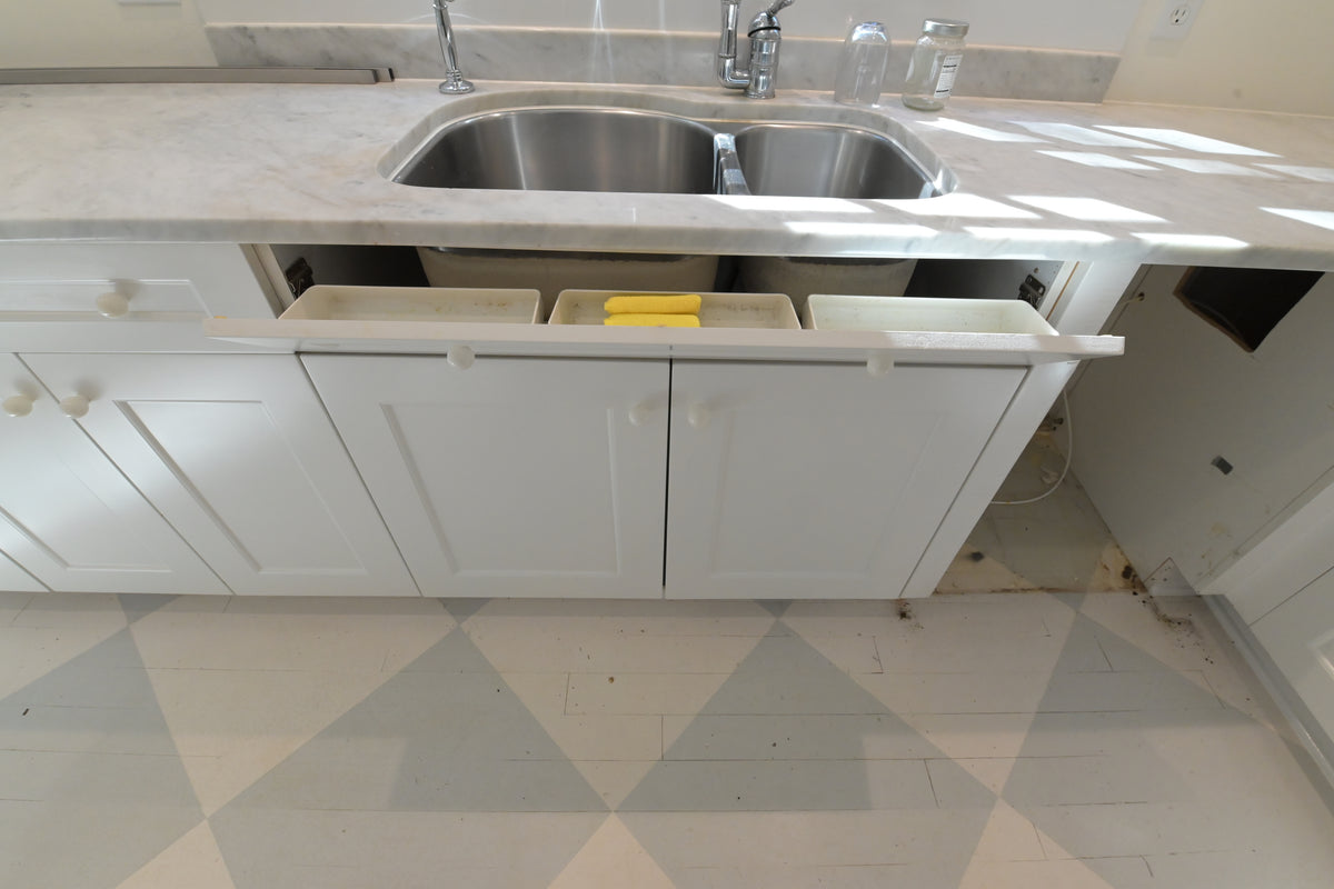 Ultracraft Peak White Transitional Kitchen Base Cabinets