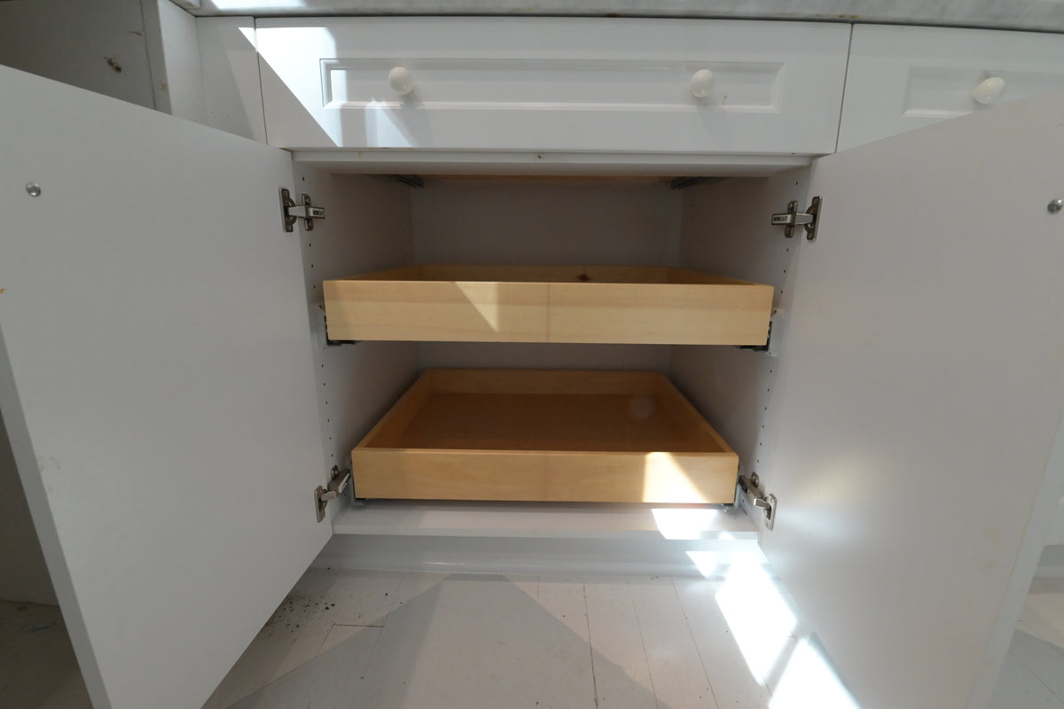Ultracraft Peak White Transitional Kitchen Base Cabinets
