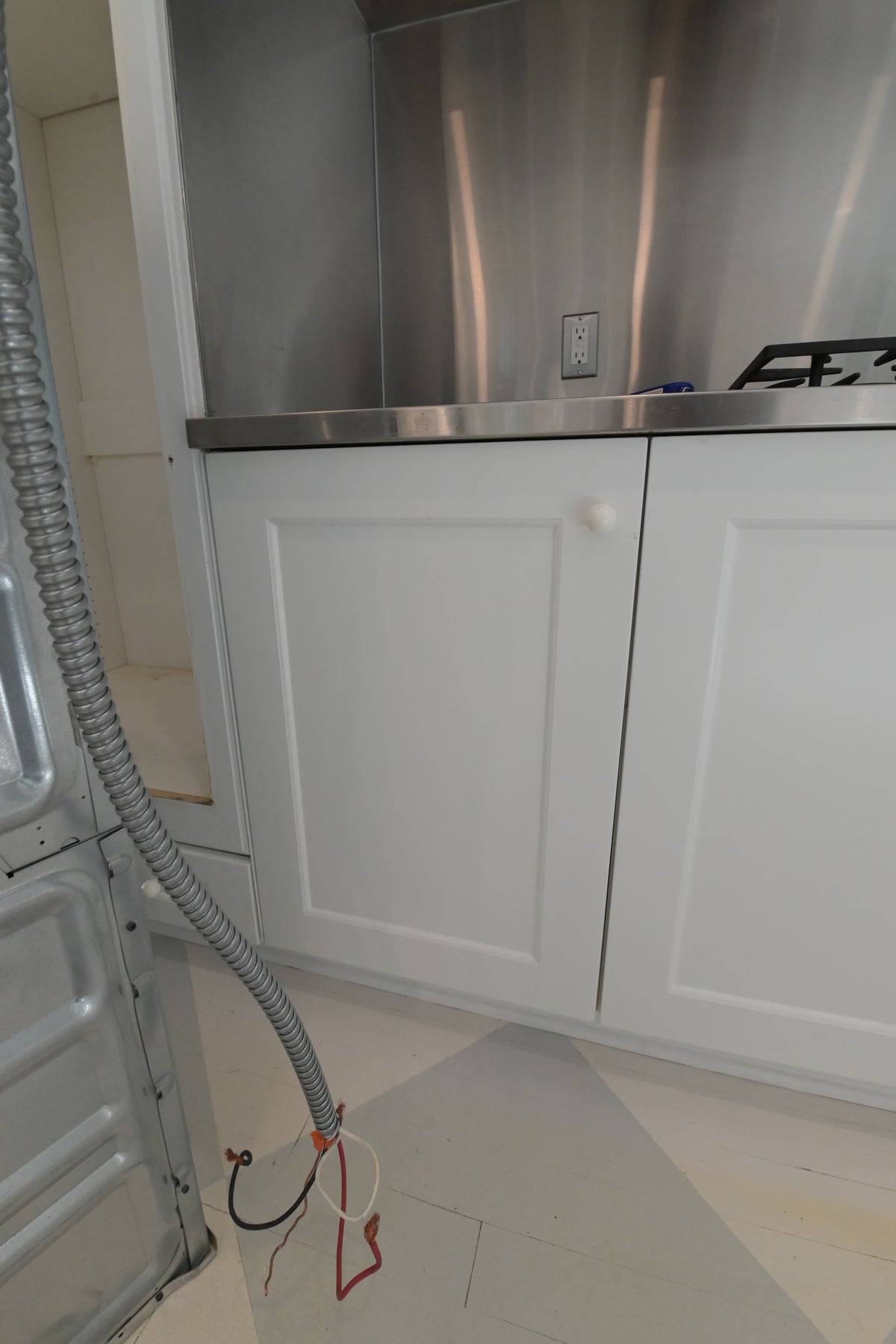 Ultracraft Peak White Transitional Kitchen Base Cabinets