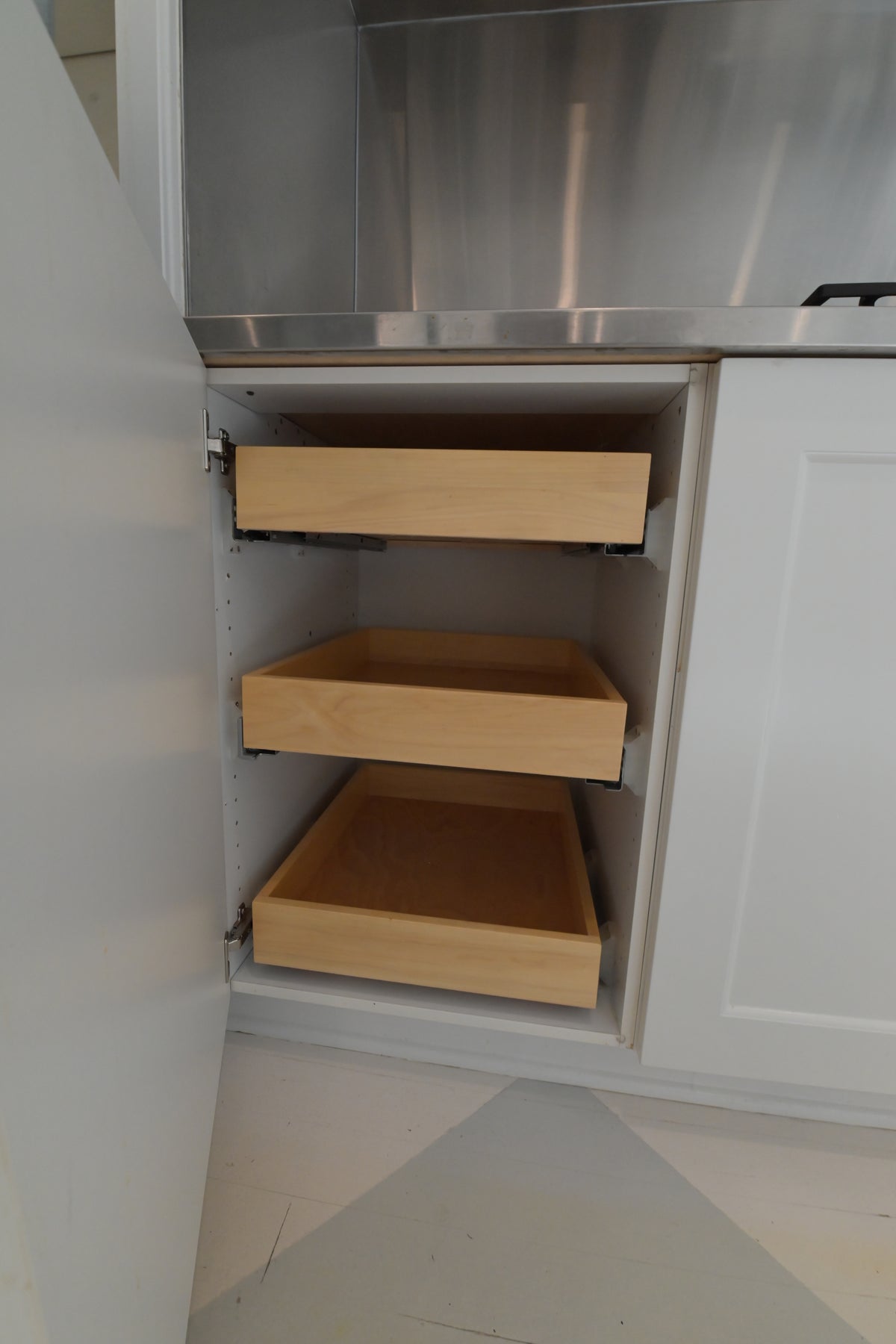 Ultracraft Peak White Transitional Kitchen Base Cabinets