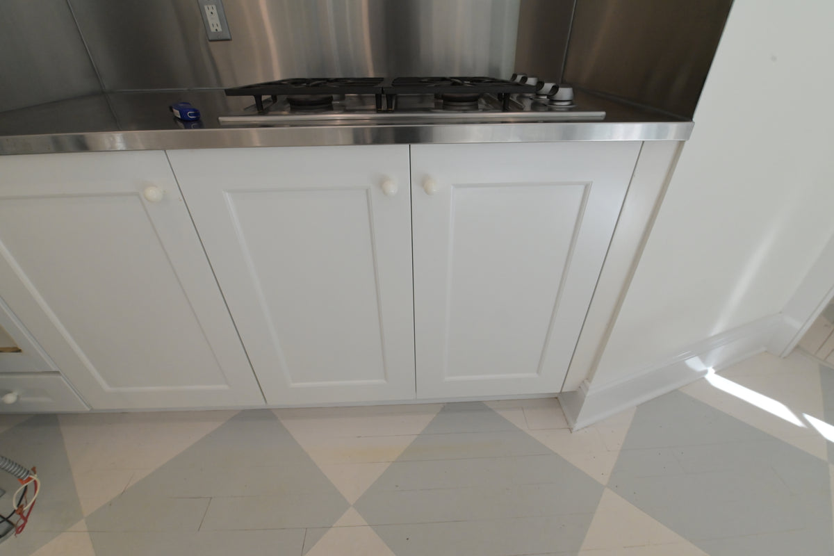 Ultracraft Peak White Transitional Kitchen Base Cabinets