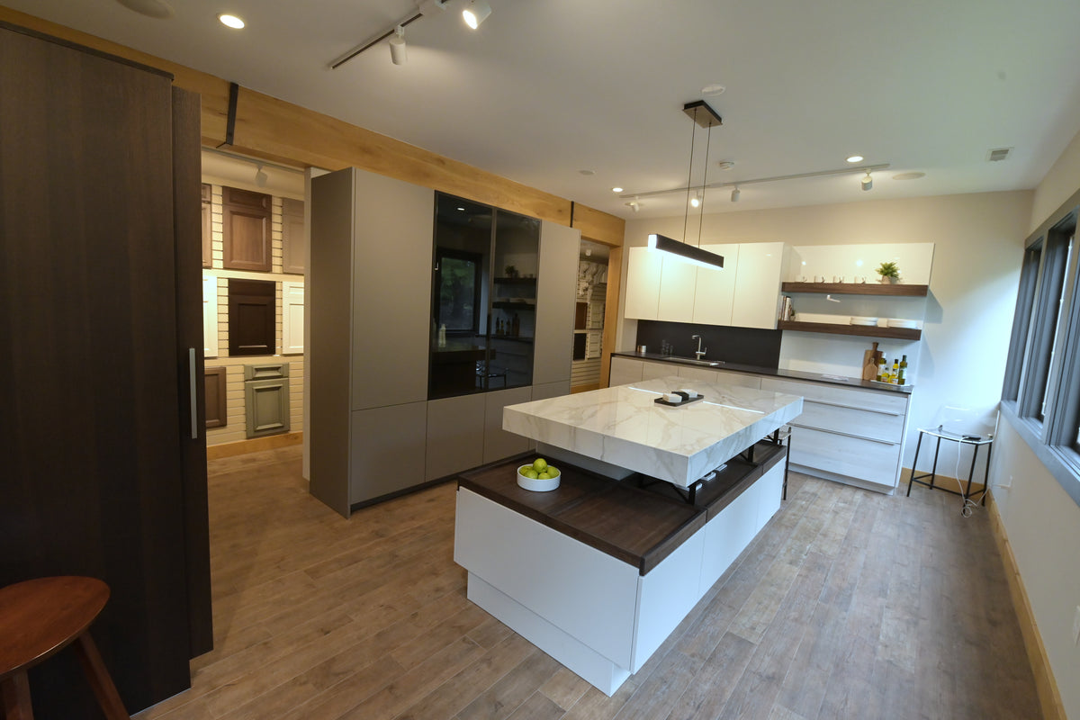 Poggenpohl Modern Kitchen with +MODO Island, +SEGMENTO Cabinetry & +STAGE Bar