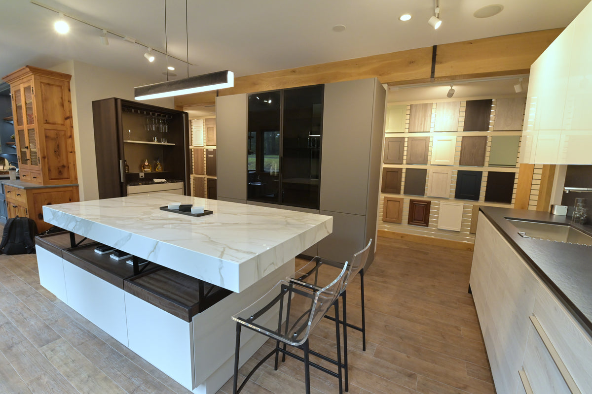 Poggenpohl Modern Kitchen with +MODO Island, +SEGMENTO Cabinetry & +STAGE Bar